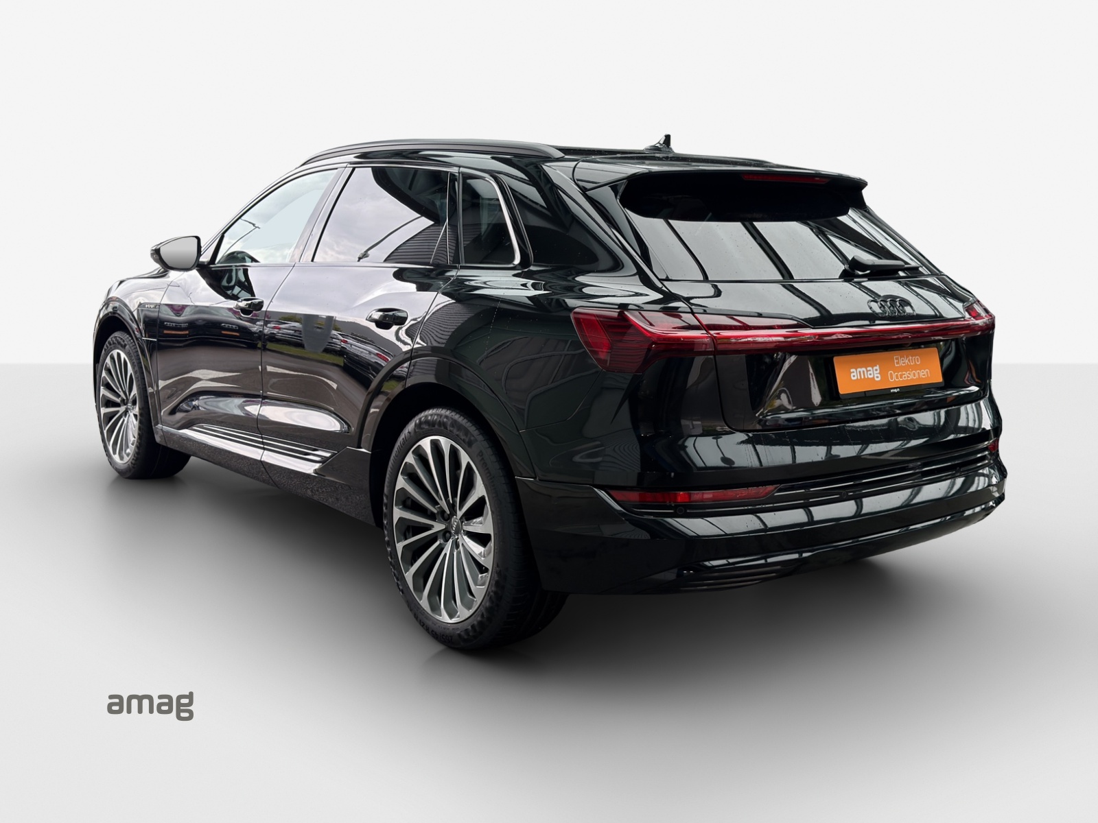 AUDI e-tron 55 Advanced quattro-image-3