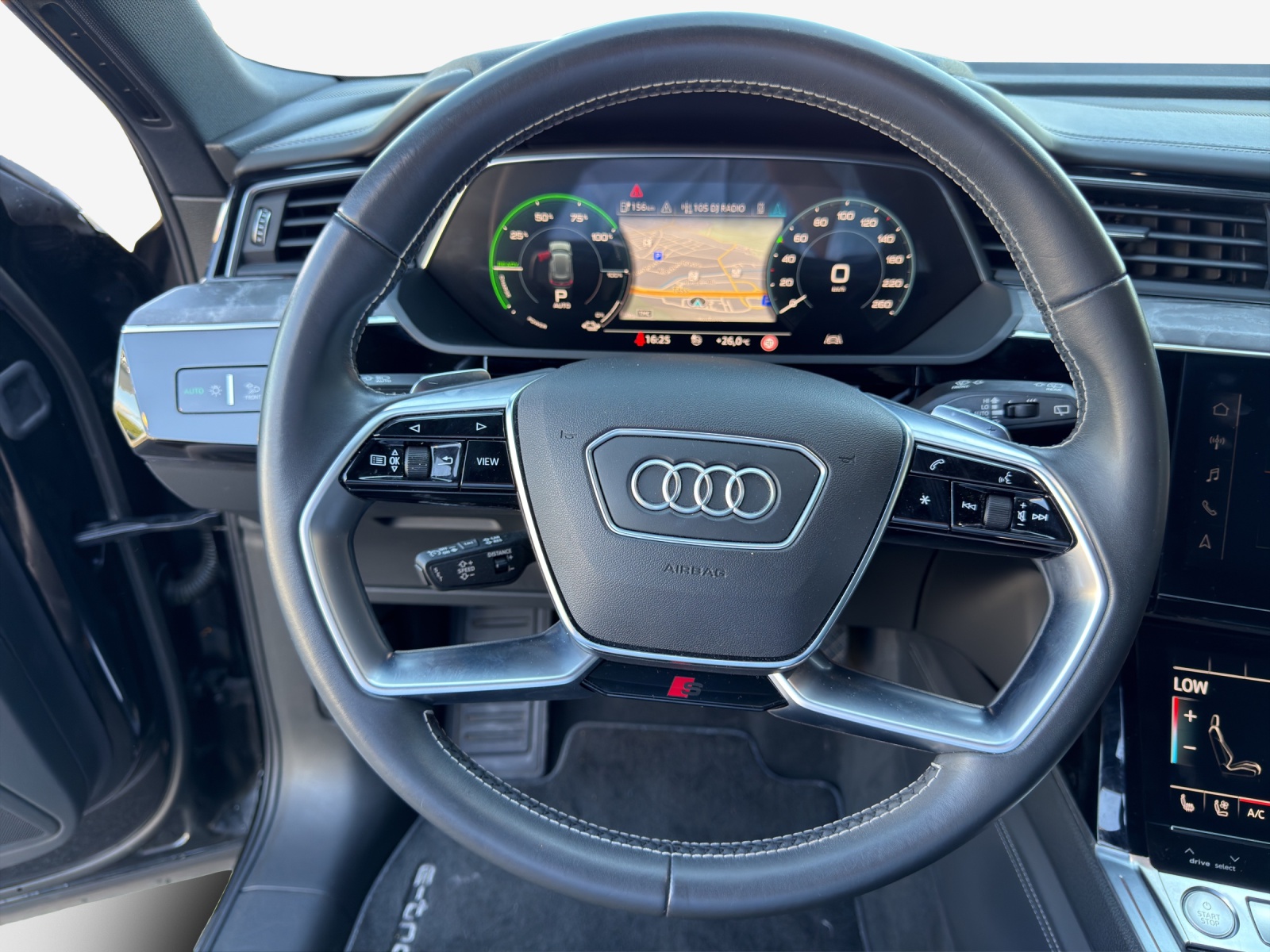 AUDI e-tron 55 Advanced quattro-image-9