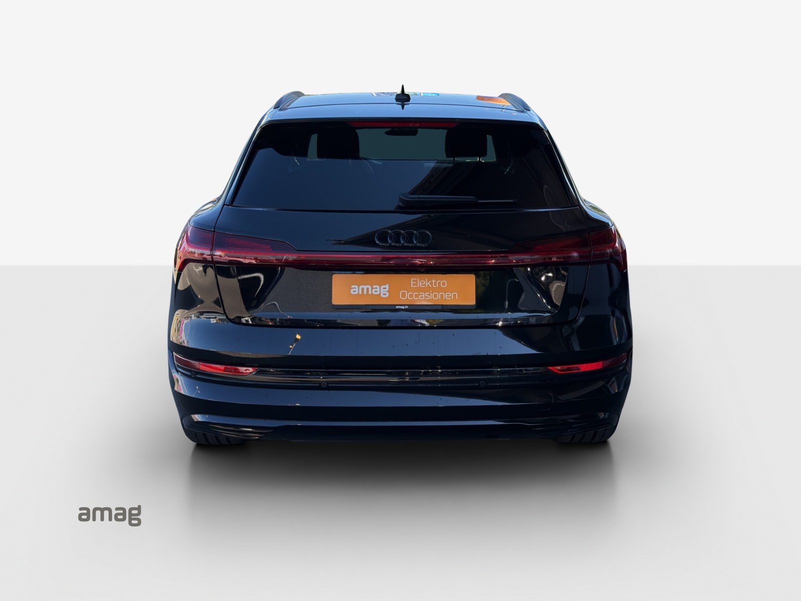 AUDI e-tron 55 Advanced quattro-image-3