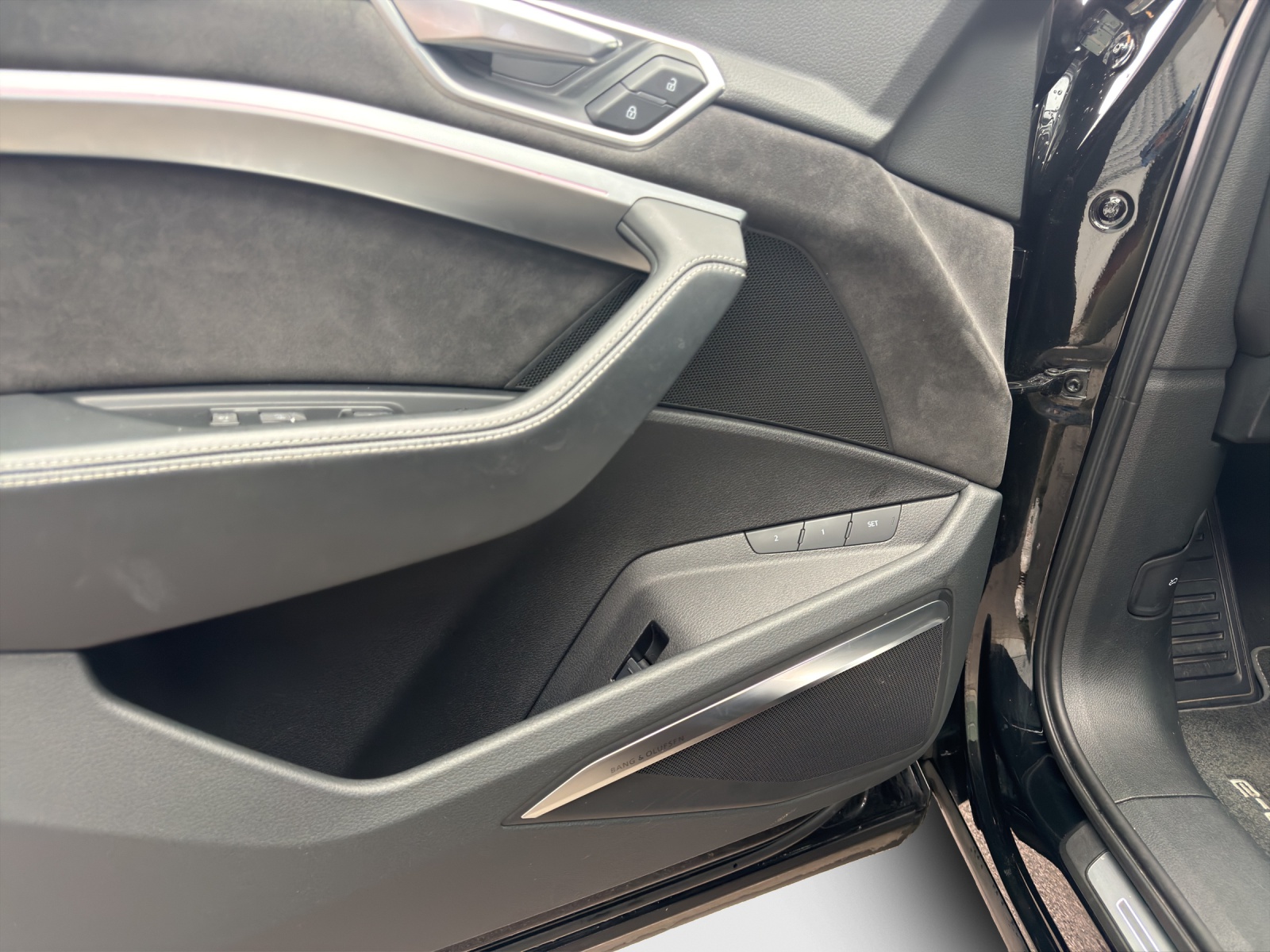 AUDI e-tron 55 Advanced quattro-image-14