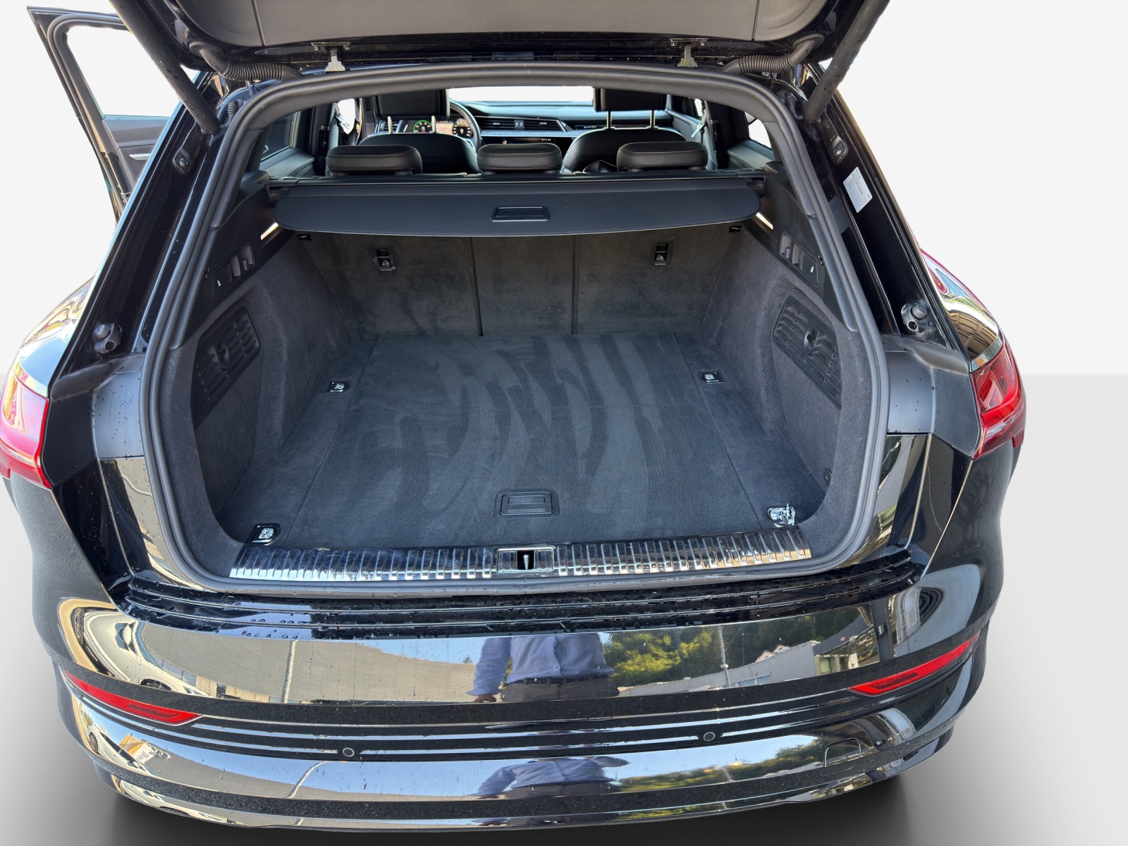 AUDI e-tron 55 Advanced quattro-image-12