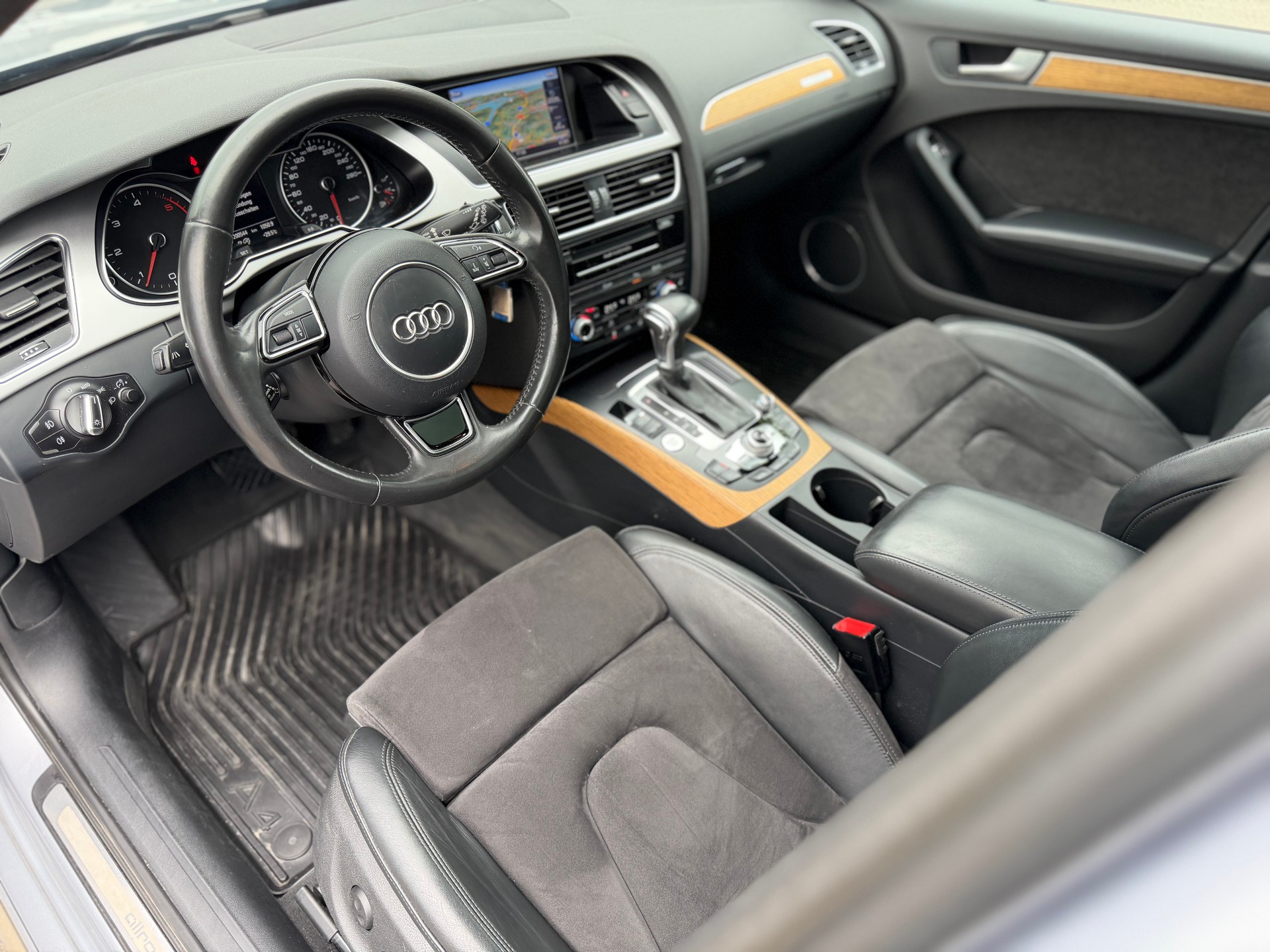 AUDI A4 allroad 2.0 TDI quattro S-tronic-image-6
