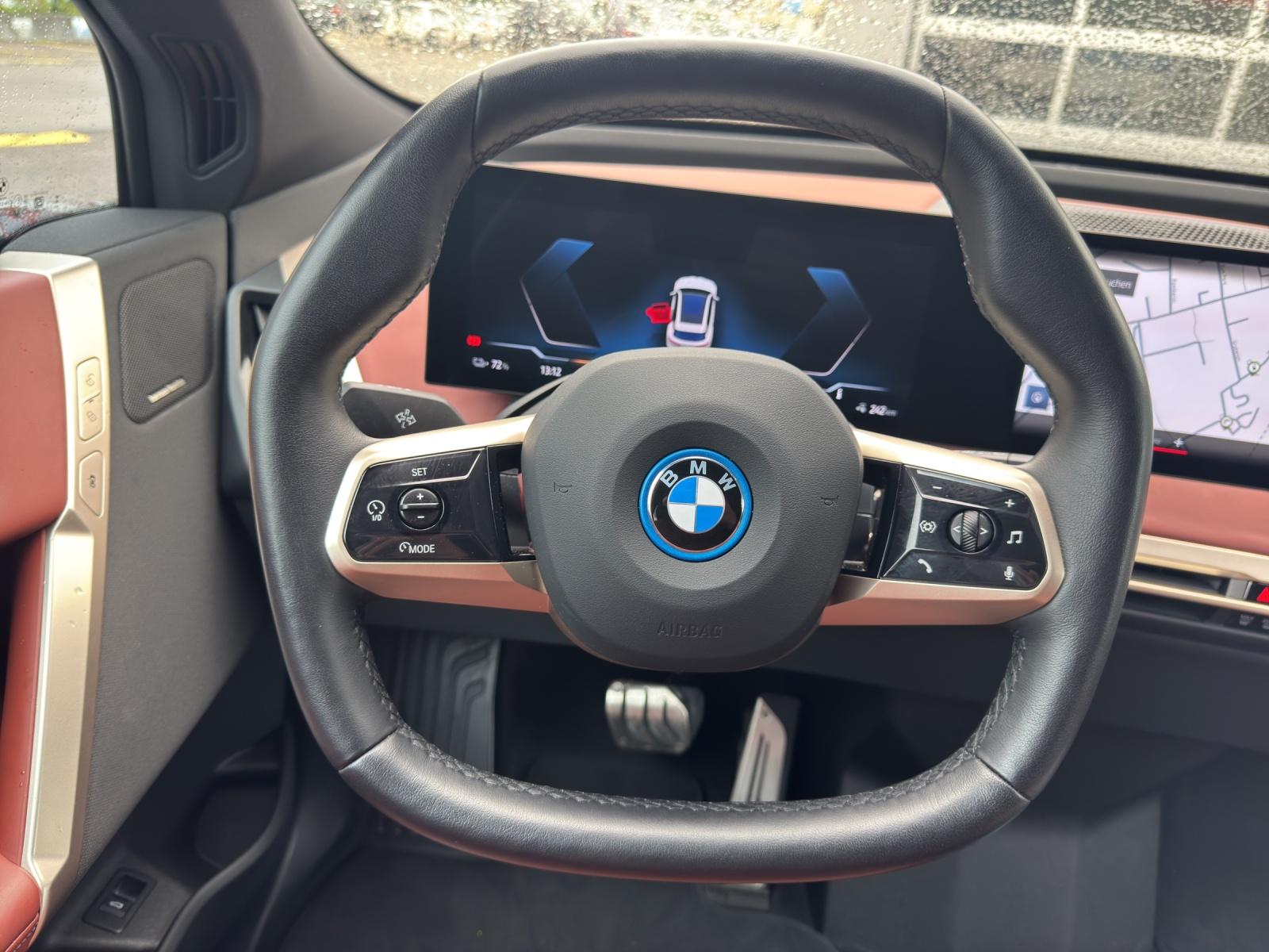 BMW iX xDrive40 SPORTPAKET-image-11