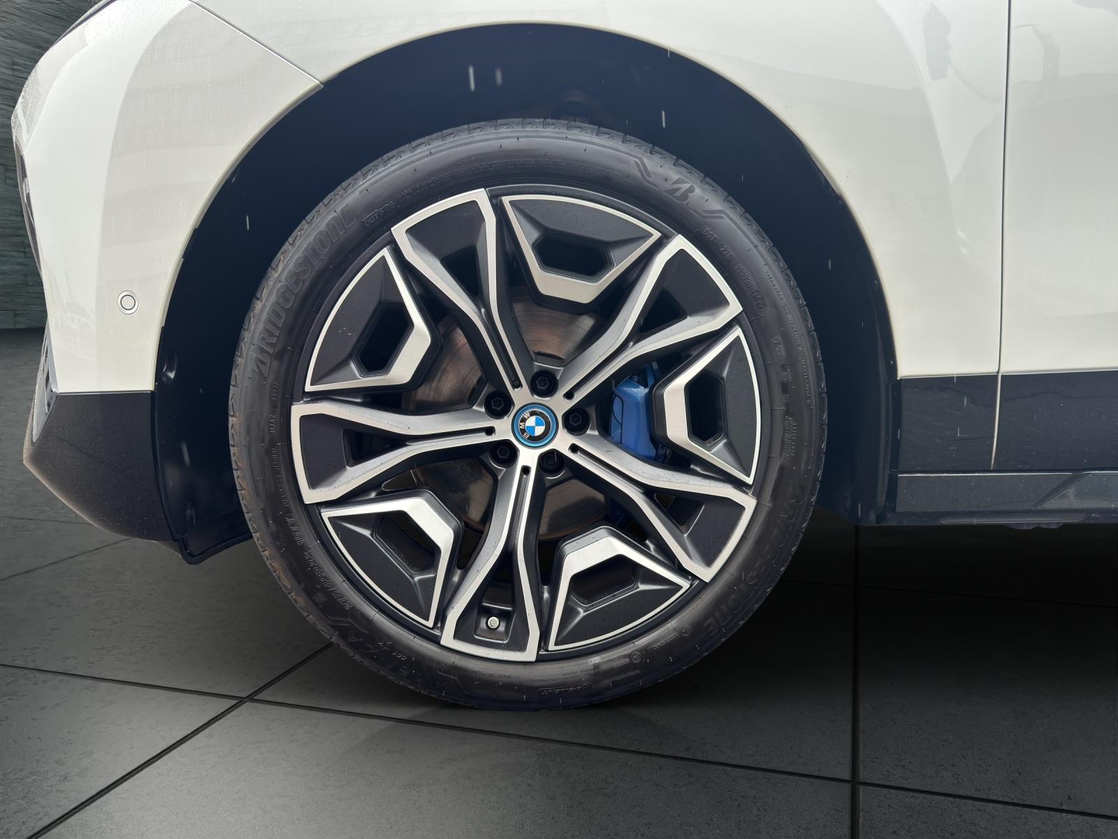 BMW iX xDrive40 SPORTPAKET-image-9