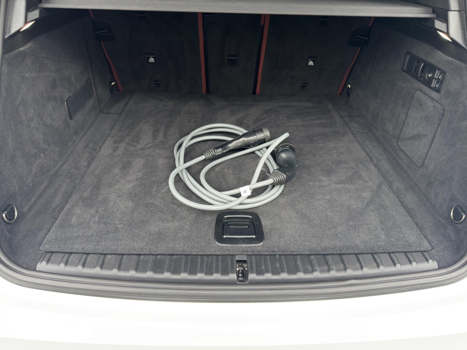 BMW iX xDrive40 SPORTPAKET-image-21