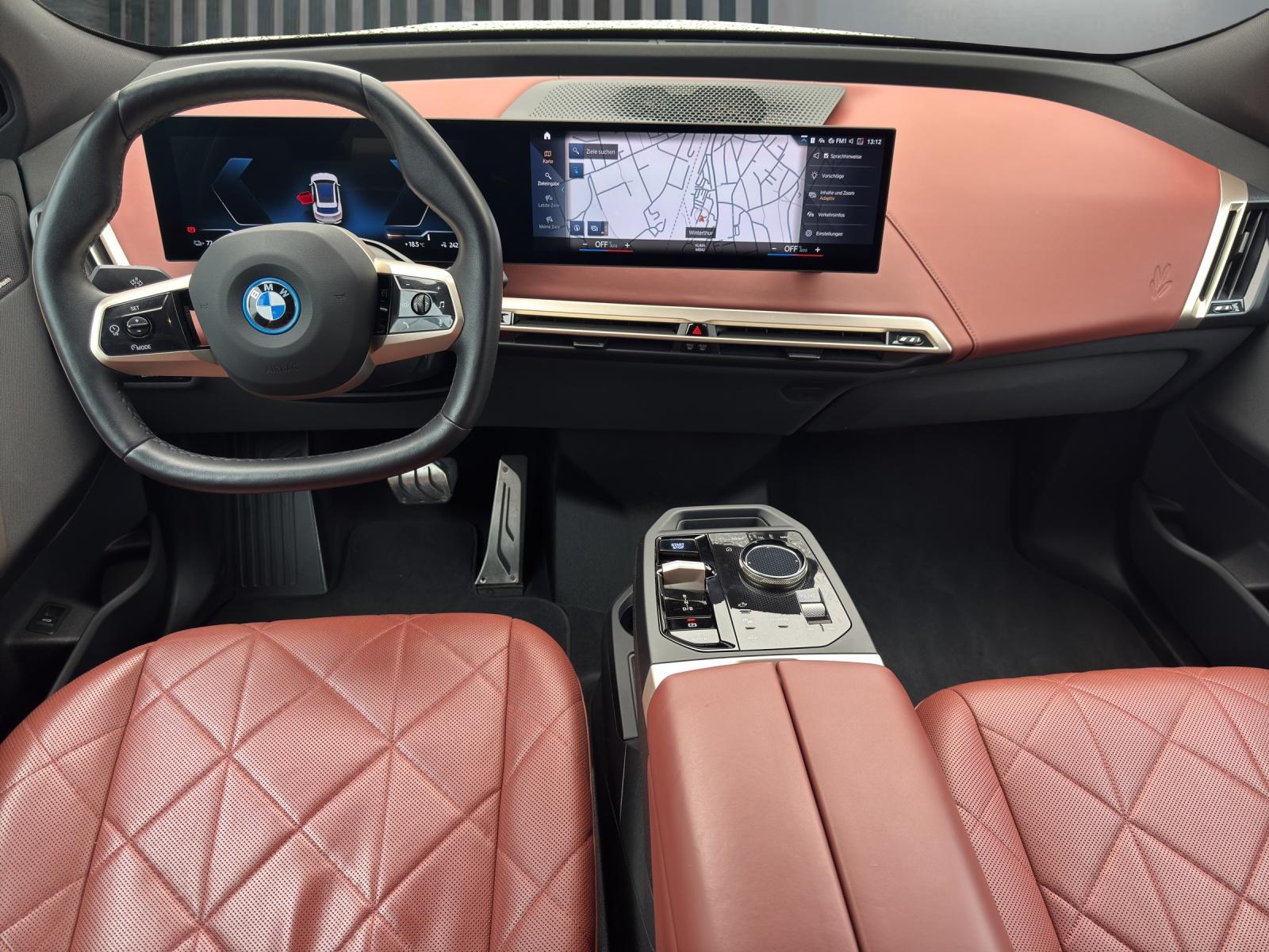 BMW iX xDrive40 SPORTPAKET-image-10