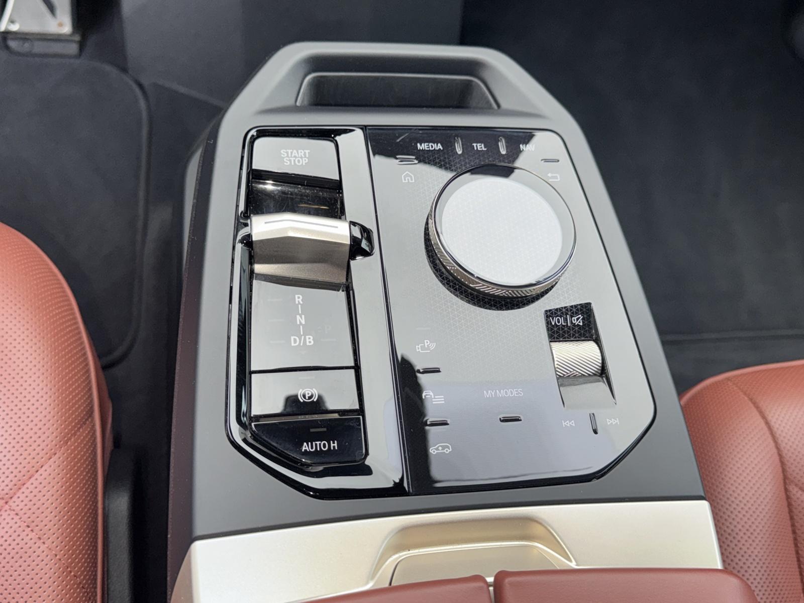 BMW iX xDrive40 SPORTPAKET-image-14