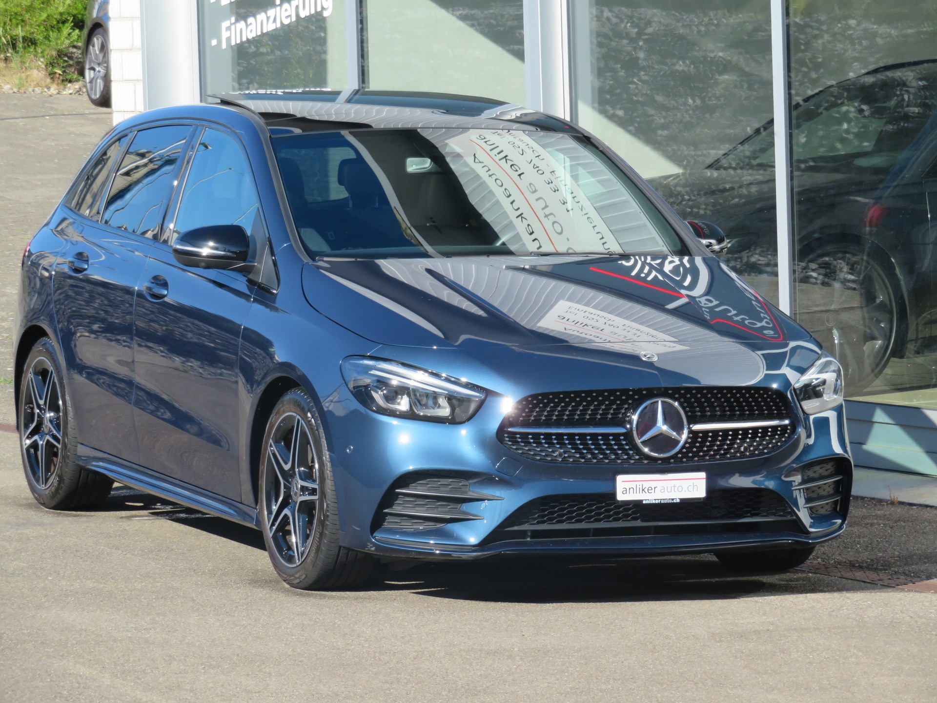 MERCEDES-BENZ B 200 AMG Line-image-0