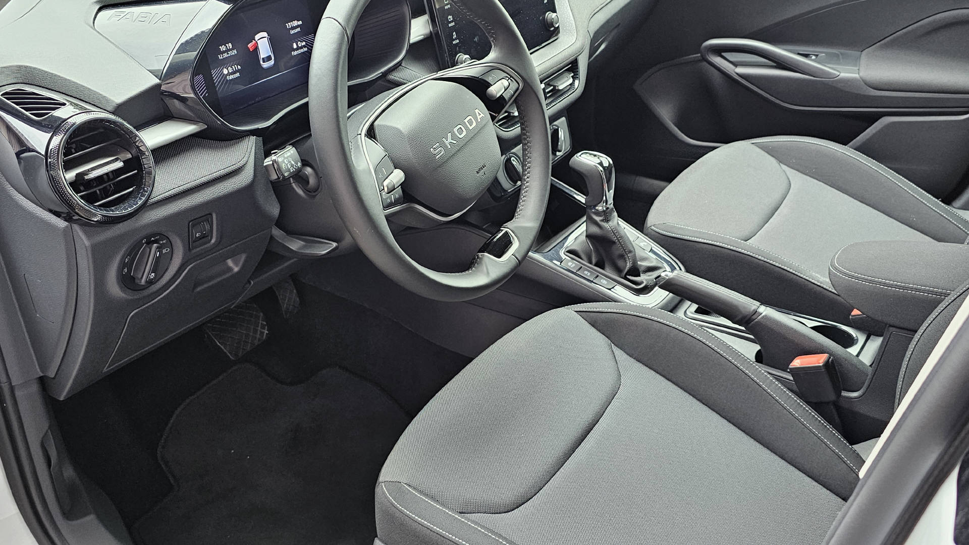 SKODA Fabia 1.0 TSI Selection DSG-image-8