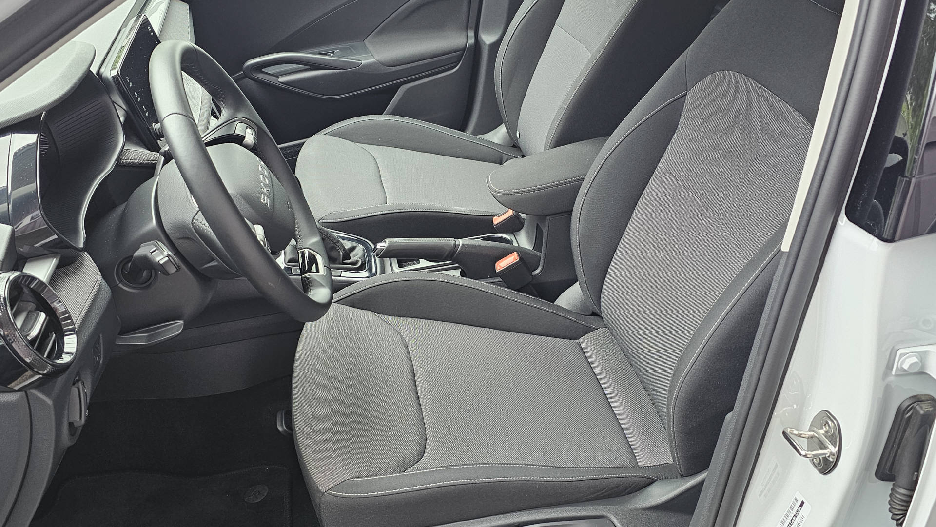 SKODA Fabia 1.0 TSI Selection DSG-image-9