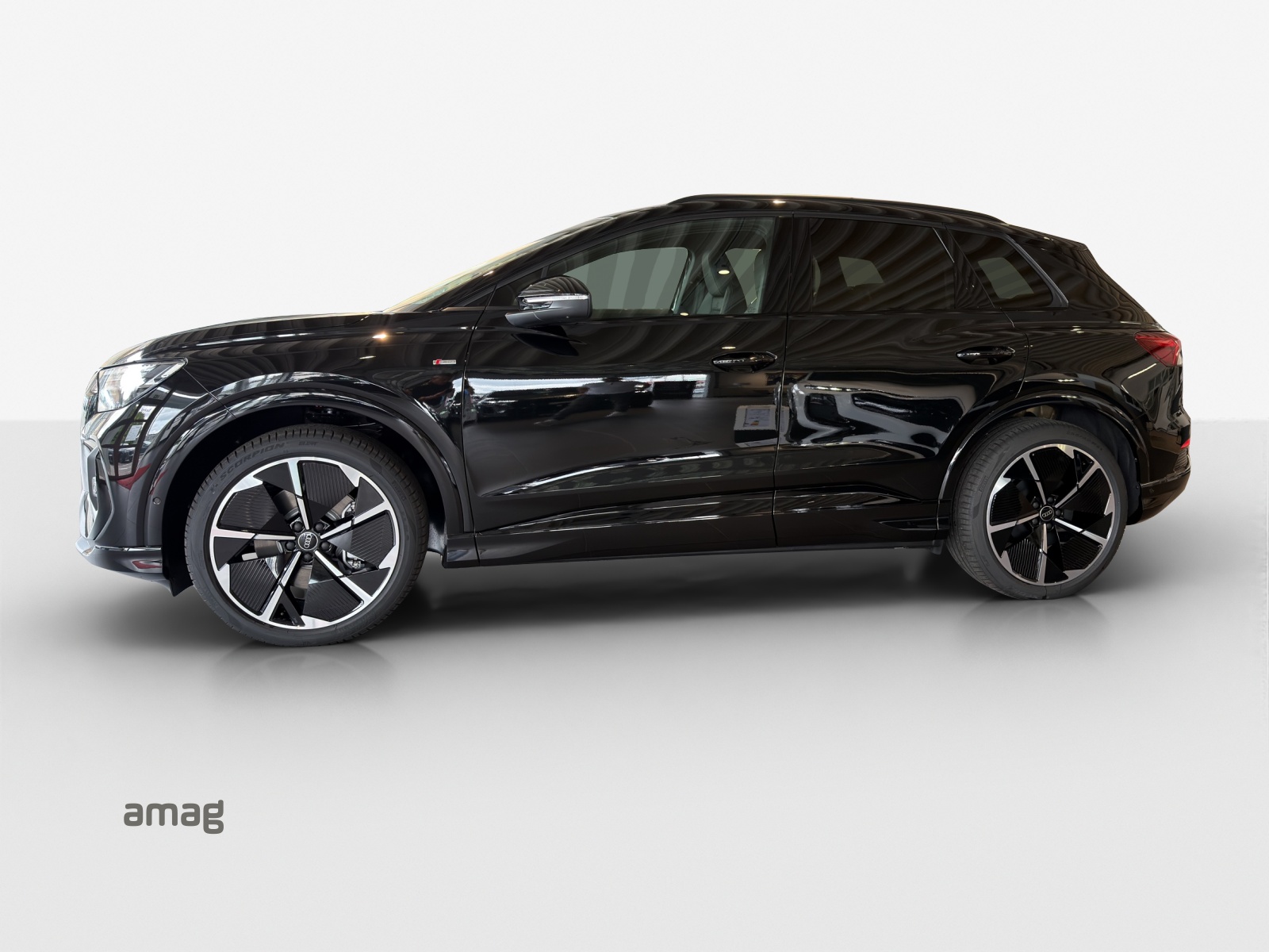 AUDI Q4 e-tron 45 Attraction quattro-showroom-element-1