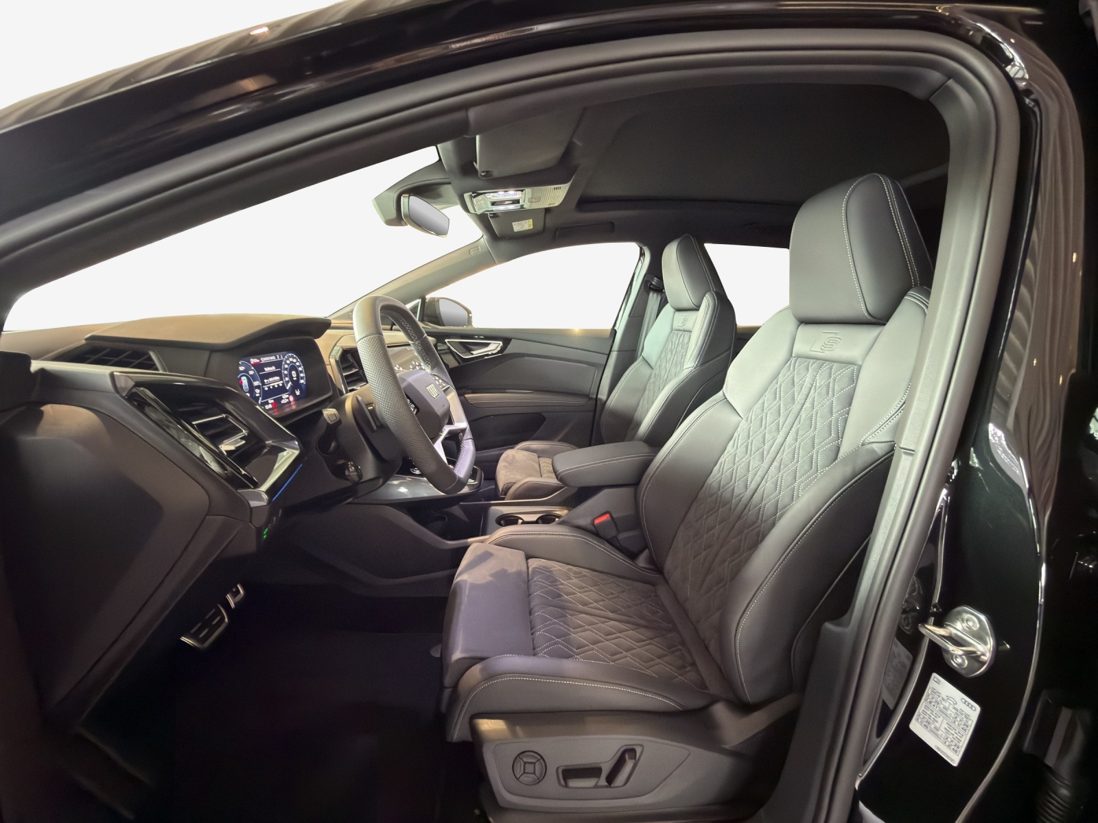 AUDI Q4 e-tron 45 Attraction quattro-image-7