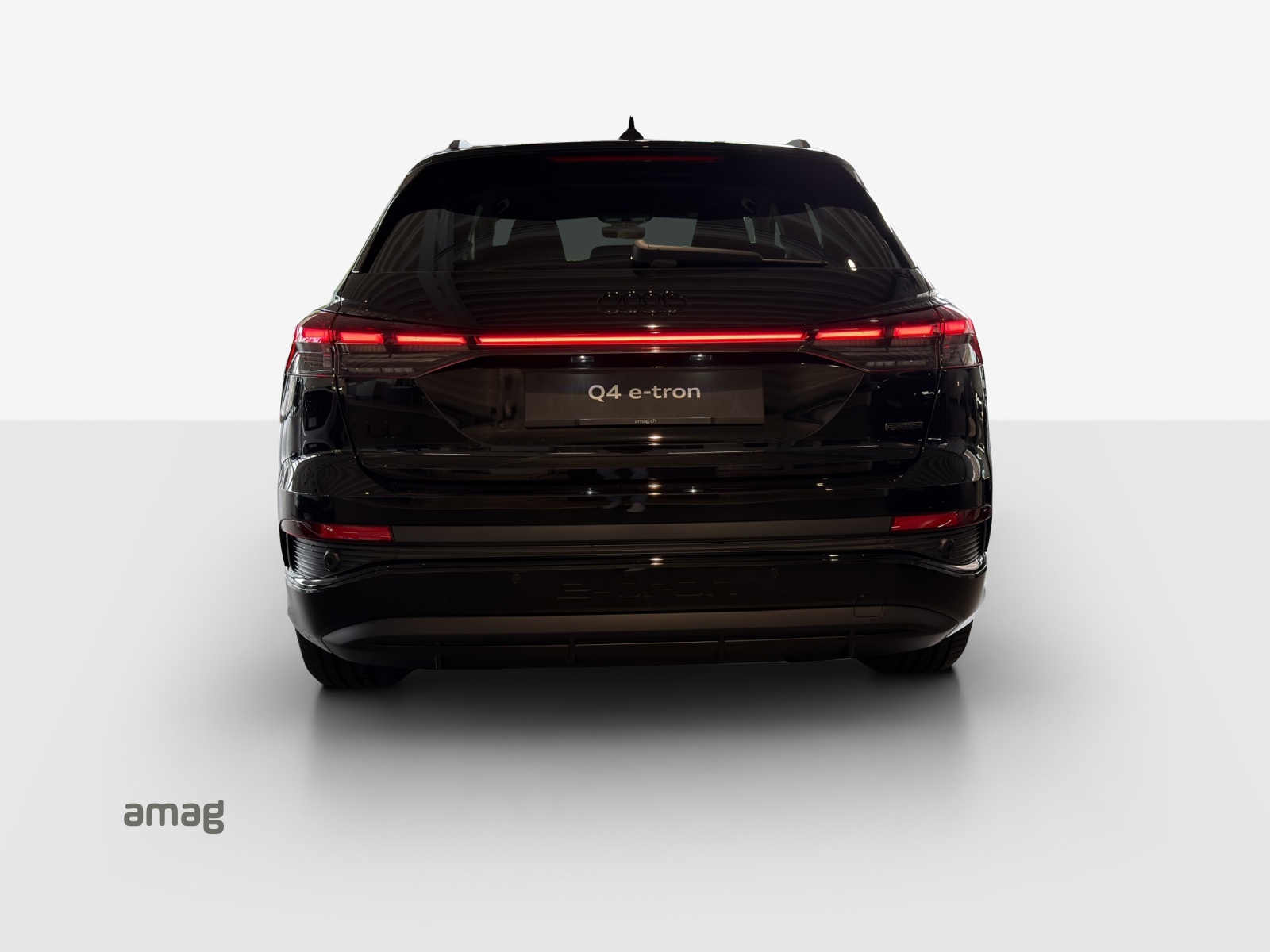 AUDI Q4 e-tron 45 Attraction quattro-showroom-element-3