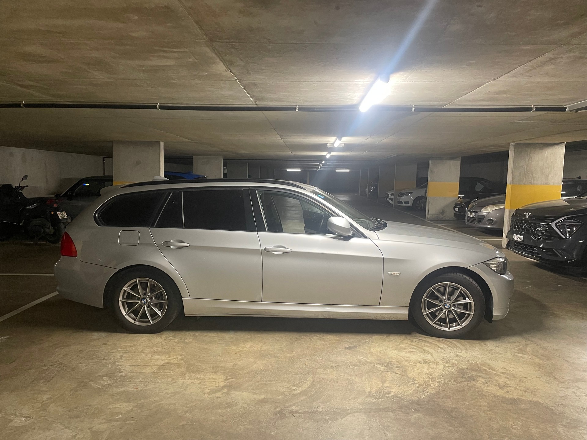 BMW 318i-image-0