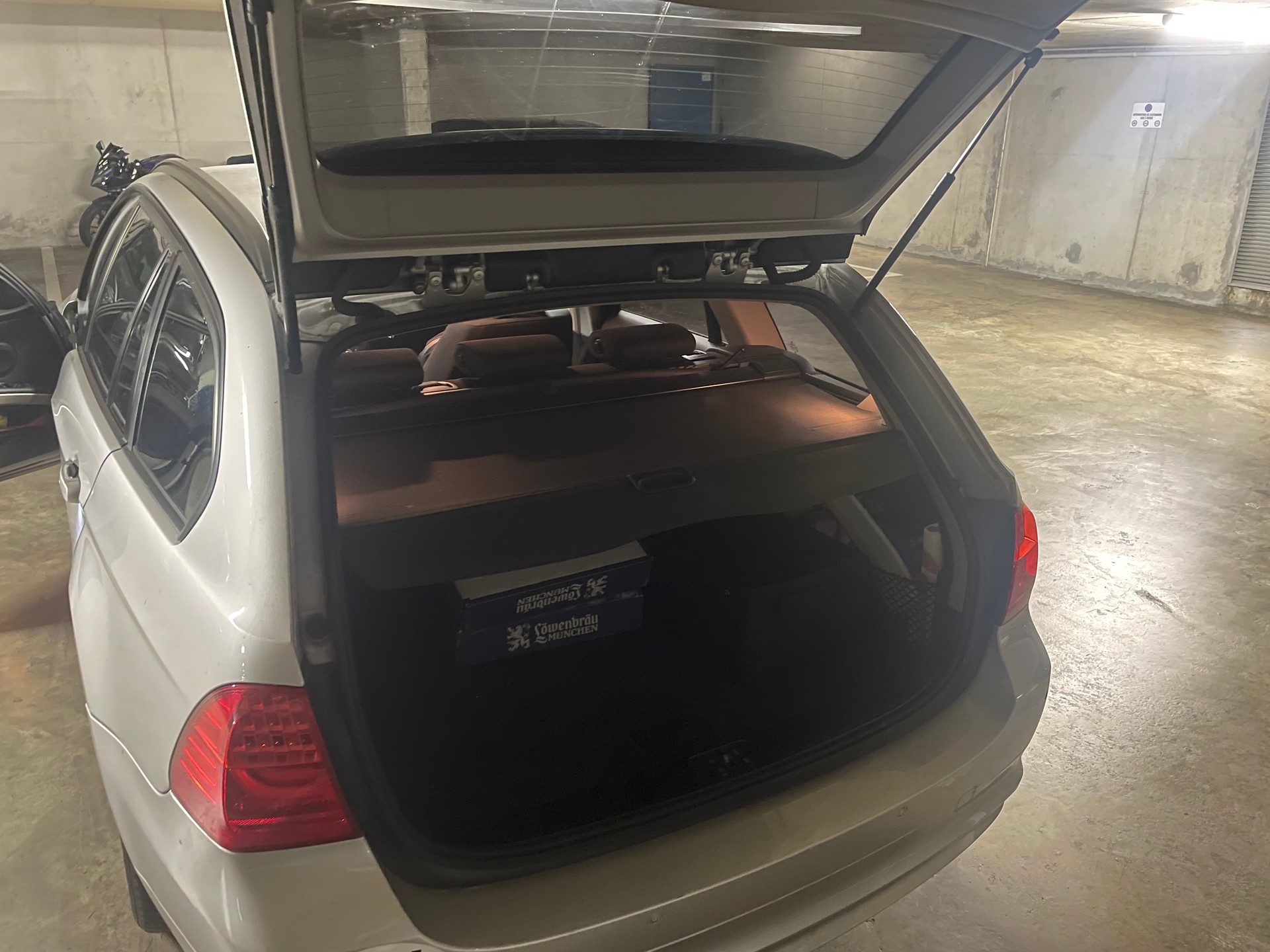 BMW 318i-image-3