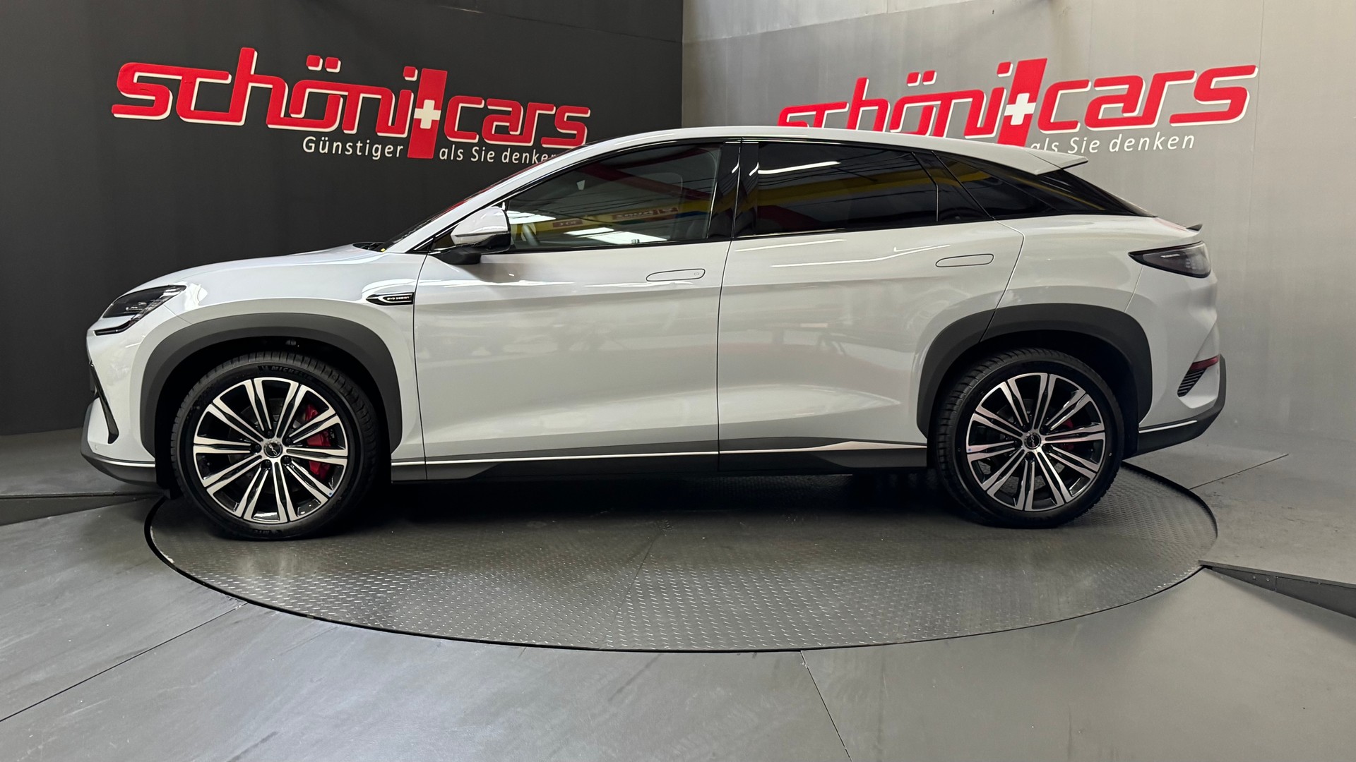 BYD Sealion 7 91,3 kWh Excellence AWD-showroom-element-2