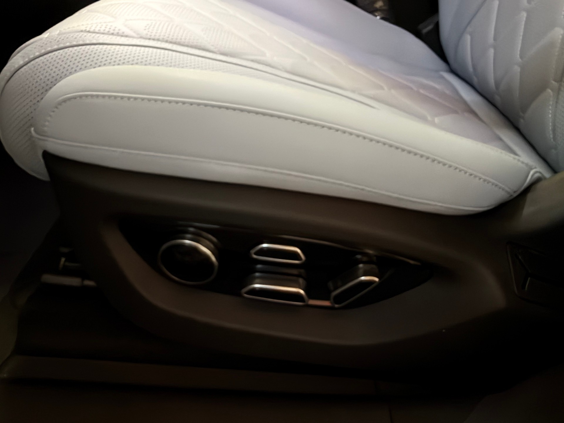 BYD Sealion 7 91,3 kWh Excellence AWD-image-18