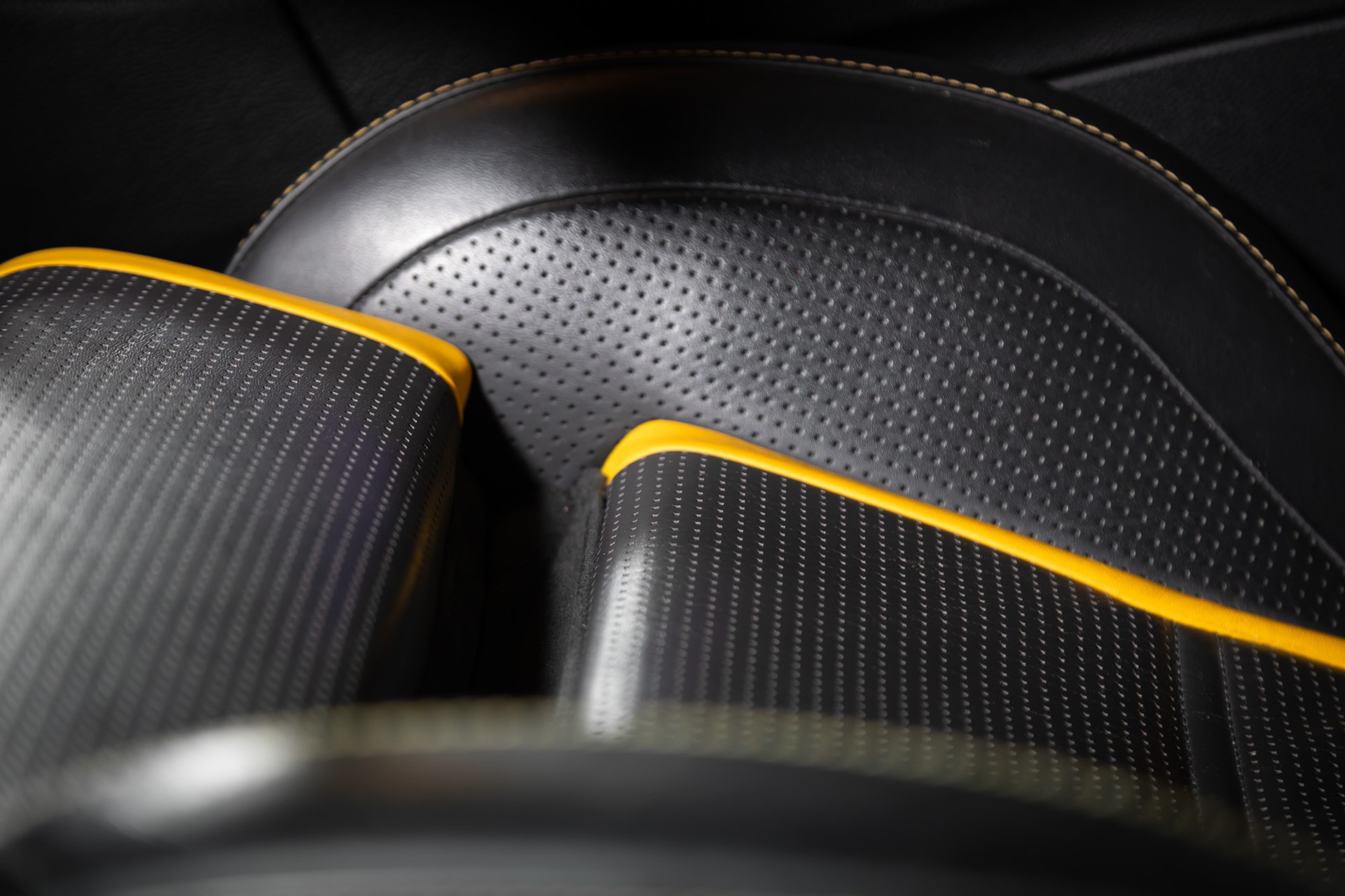 MERCEDES-BENZ C 63 S AMG 9G-tronic-image-26