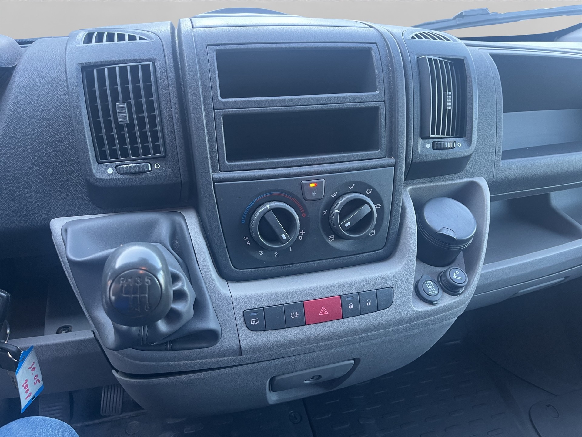 PEUGEOT Boxer 2.2 HDI 335 L2H2-image-9