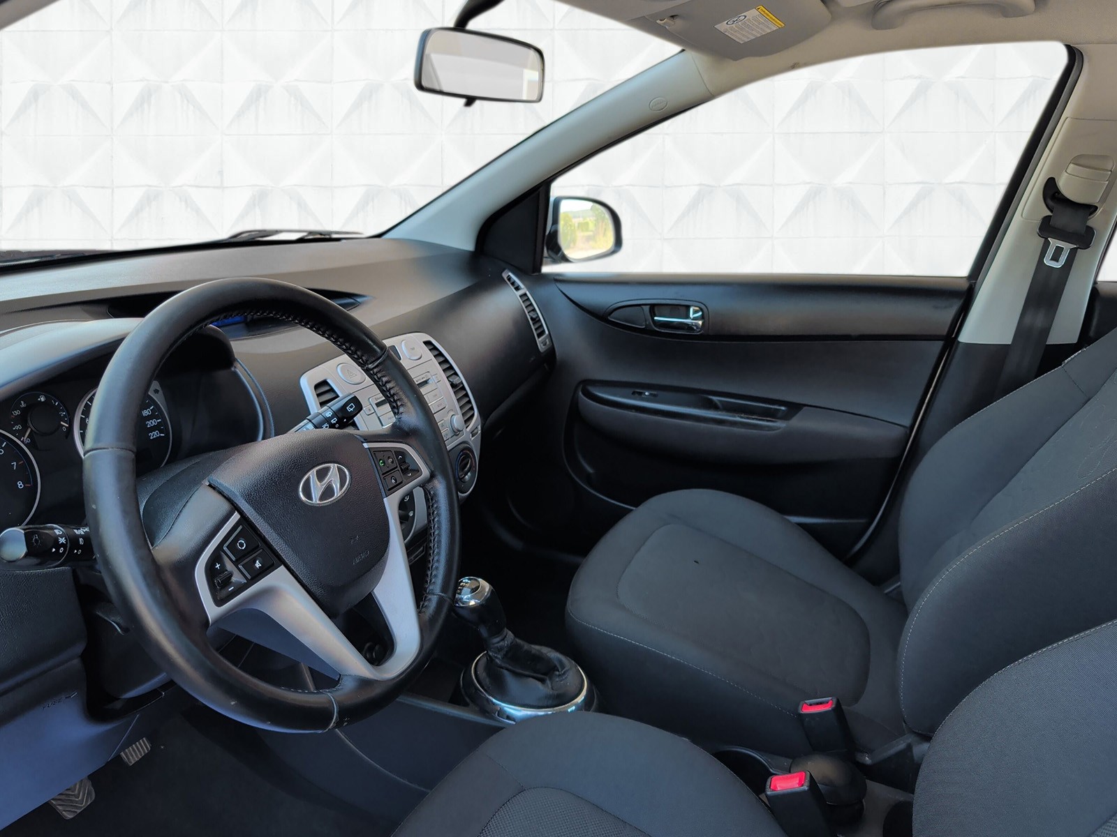 HYUNDAI i20 1.4 Style-image-8
