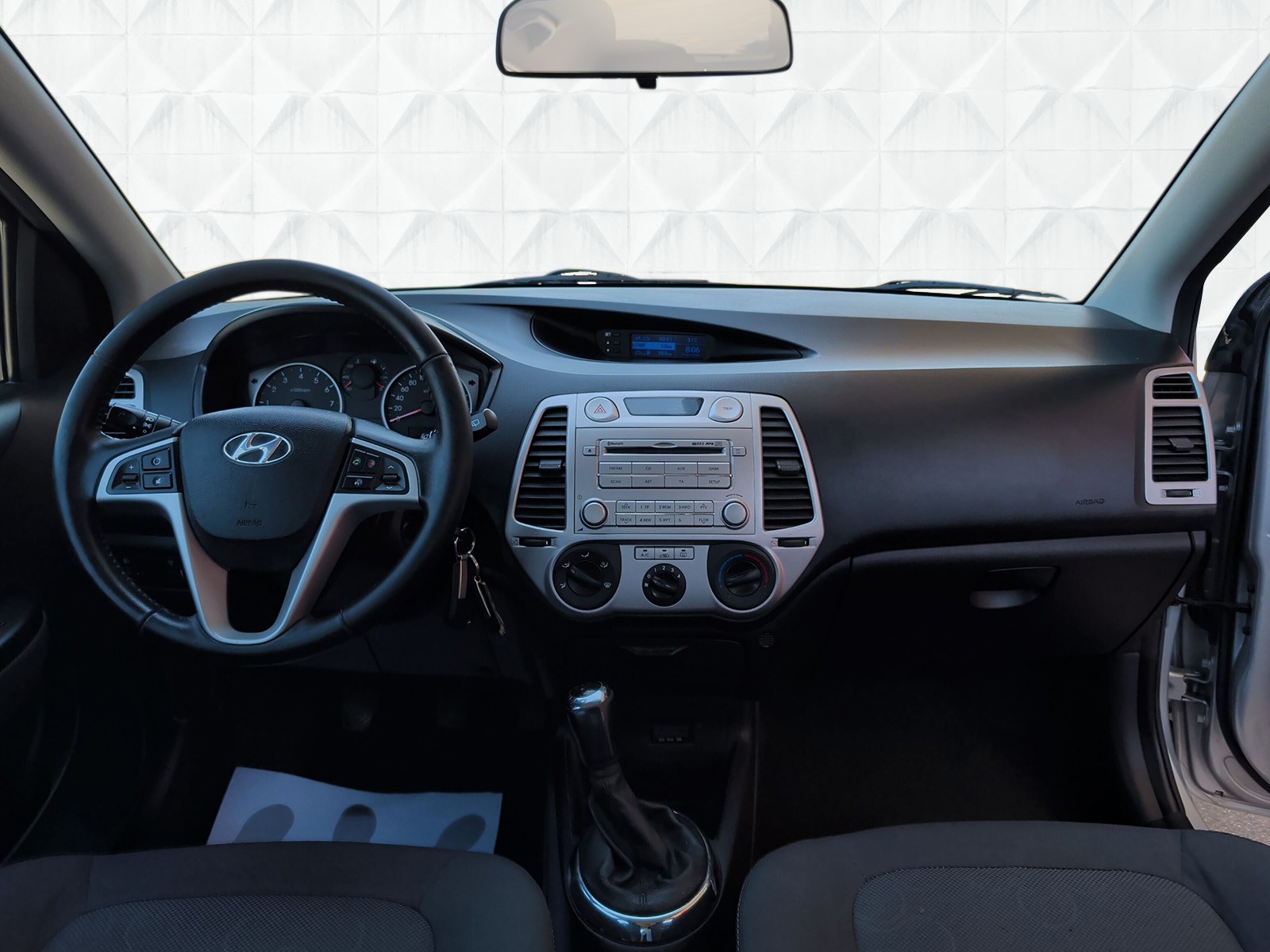 HYUNDAI i20 1.4 Style-image-9