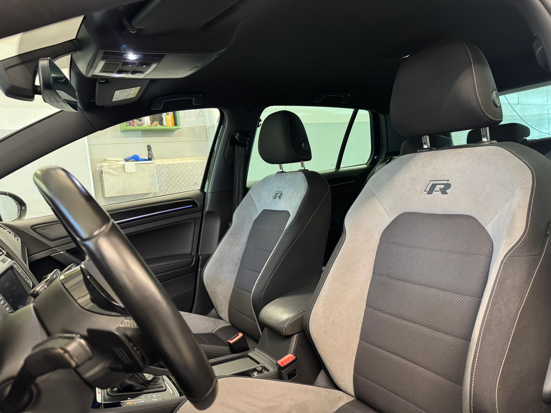 VW Golf 2.0 TSI R 4Motion DSG-image-9