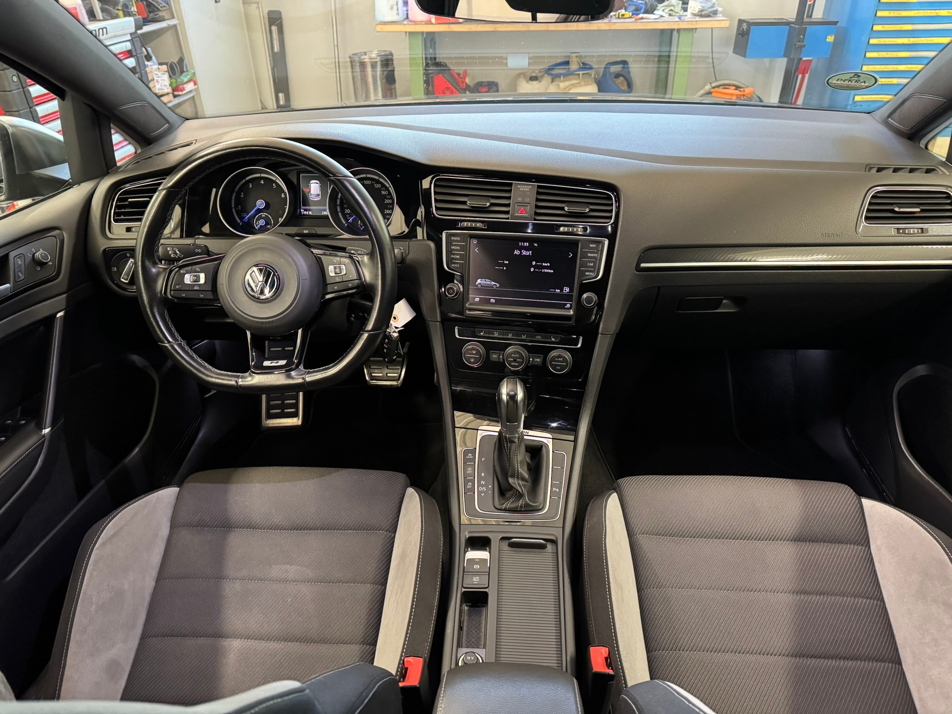 VW Golf 2.0 TSI R 4Motion DSG-image-6