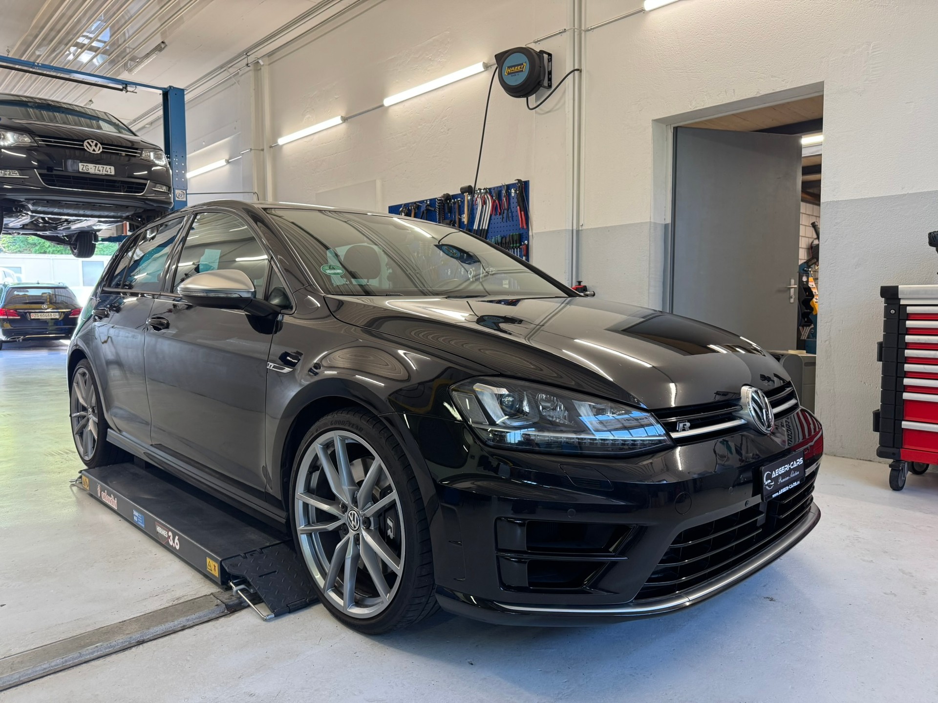 VW Golf 2.0 TSI R 4Motion DSG-image-2