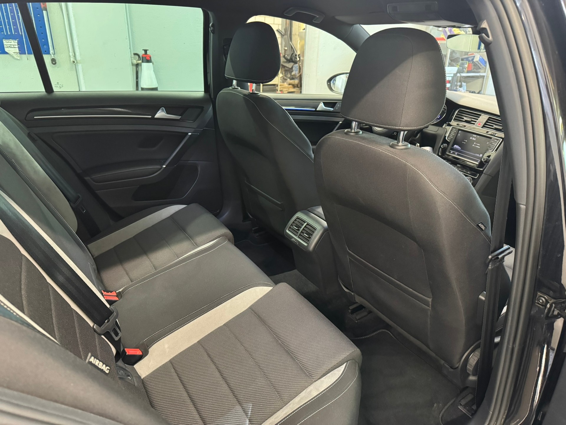 VW Golf 2.0 TSI R 4Motion DSG-image-14