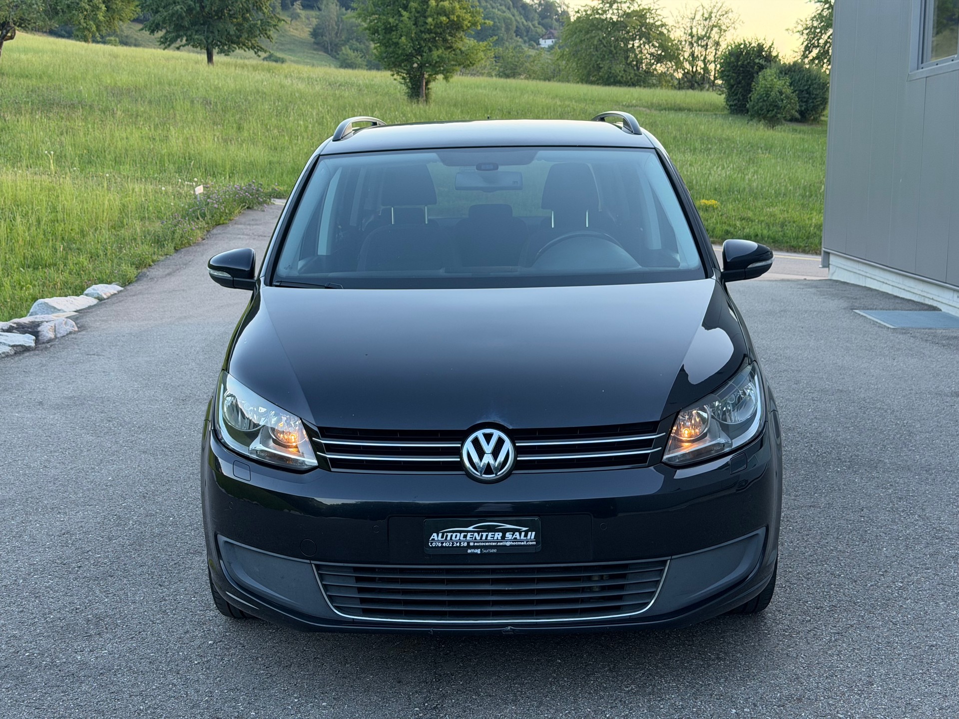 VW Touran 1.6 TDI Highline-image-1