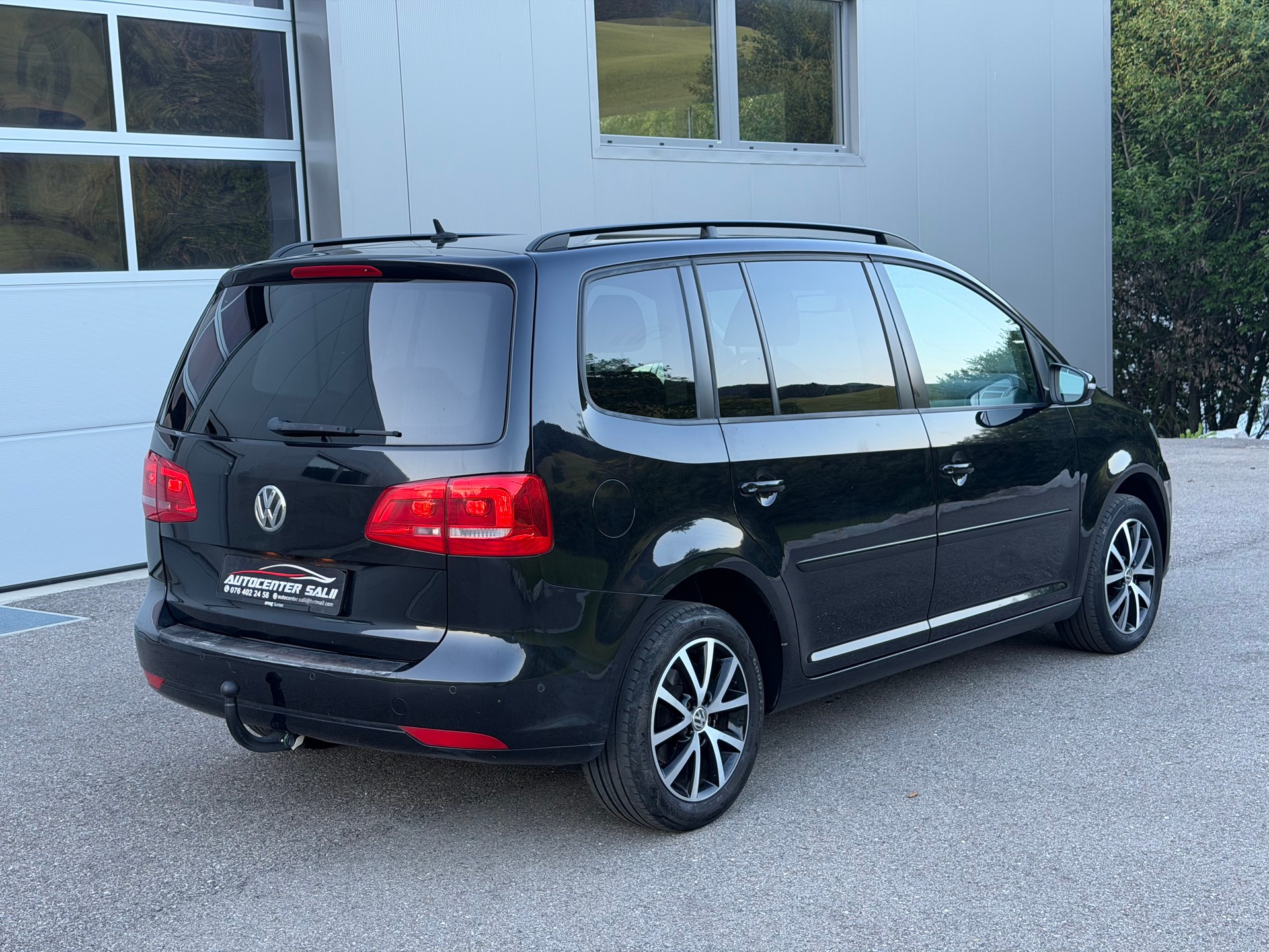 VW Touran 1.6 TDI Highline-image-4