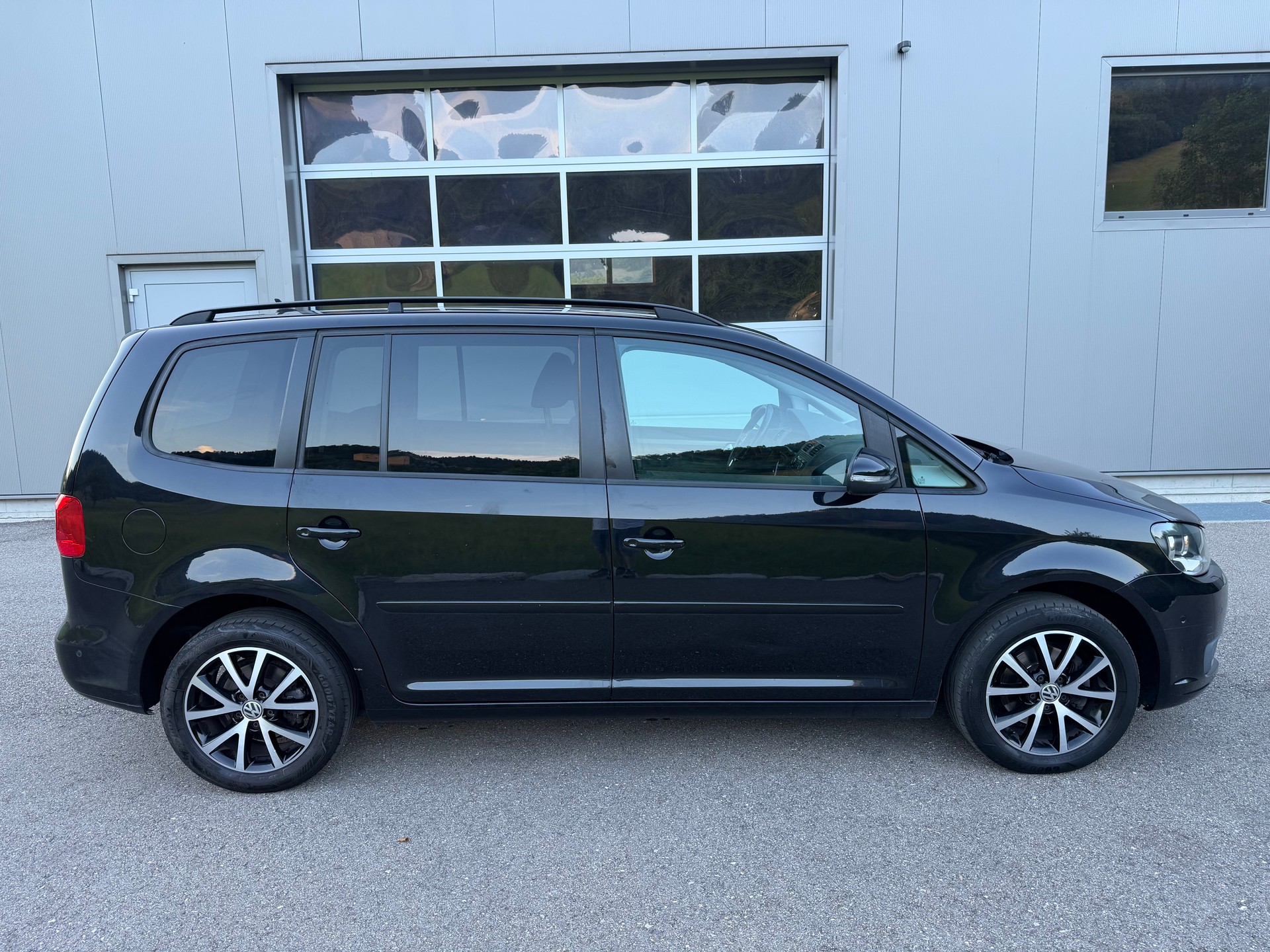 VW Touran 1.6 TDI Highline-image-3
