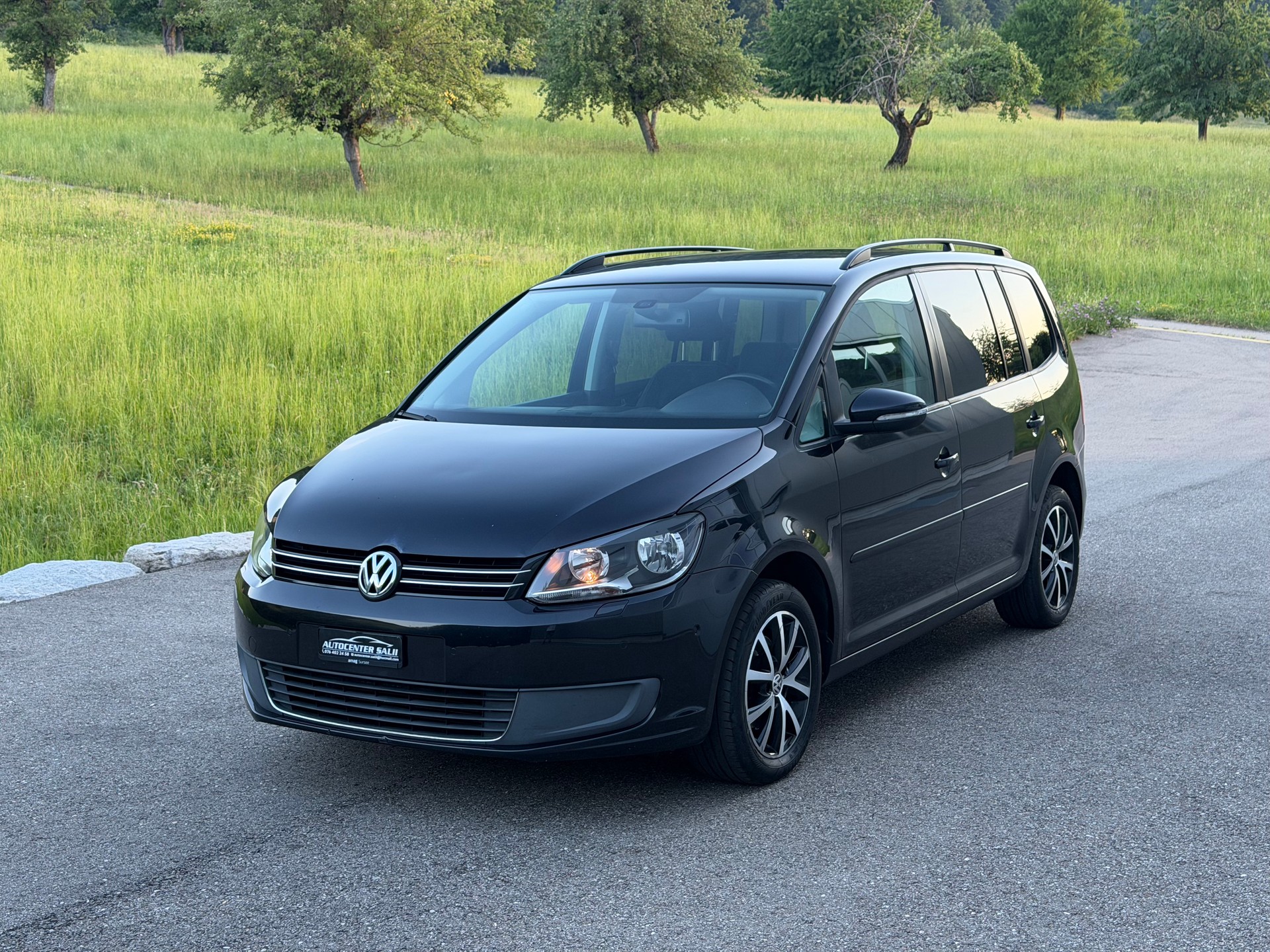 VW Touran 1.6 TDI Highline-image-0