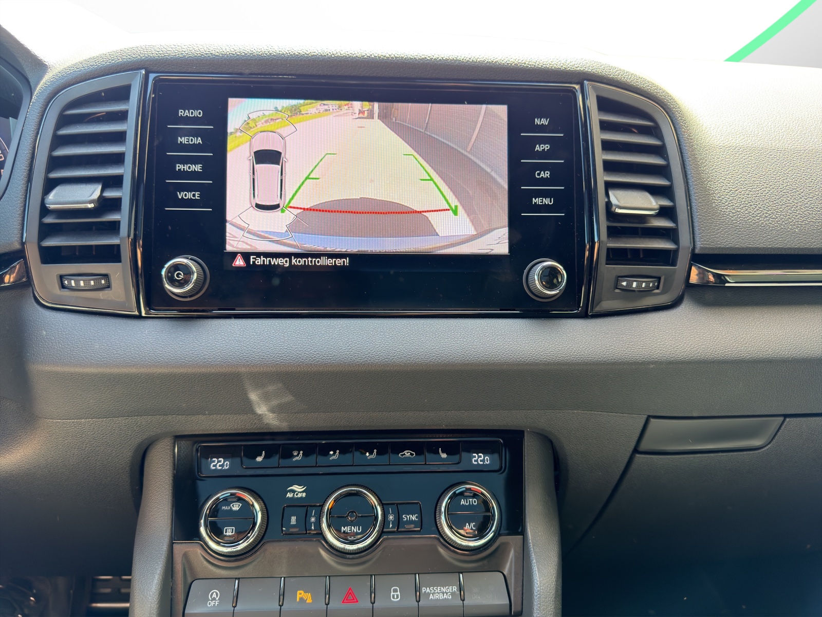 SKODA Karoq 2.0 TSI SportLine 4x4 DSG-image-12