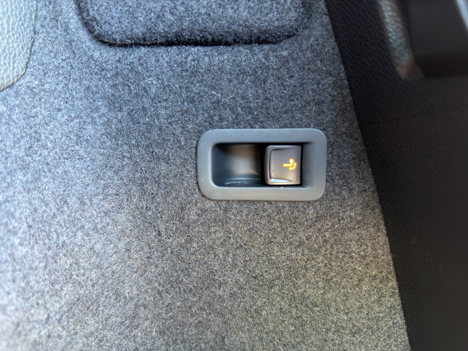 SKODA Karoq 2.0 TSI SportLine 4x4 DSG-image-16