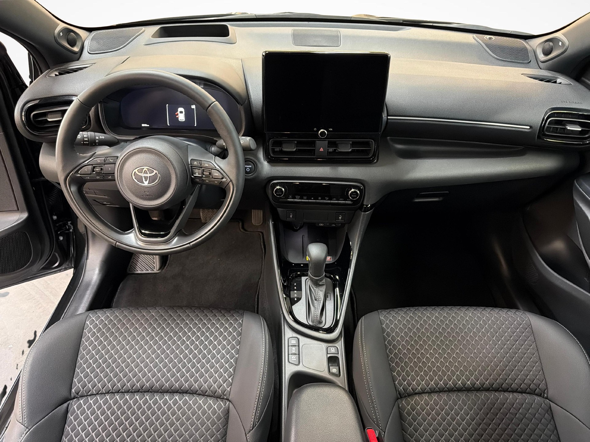 TOYOTA Yaris 1.5 VVT-i HSD Premium-image-9