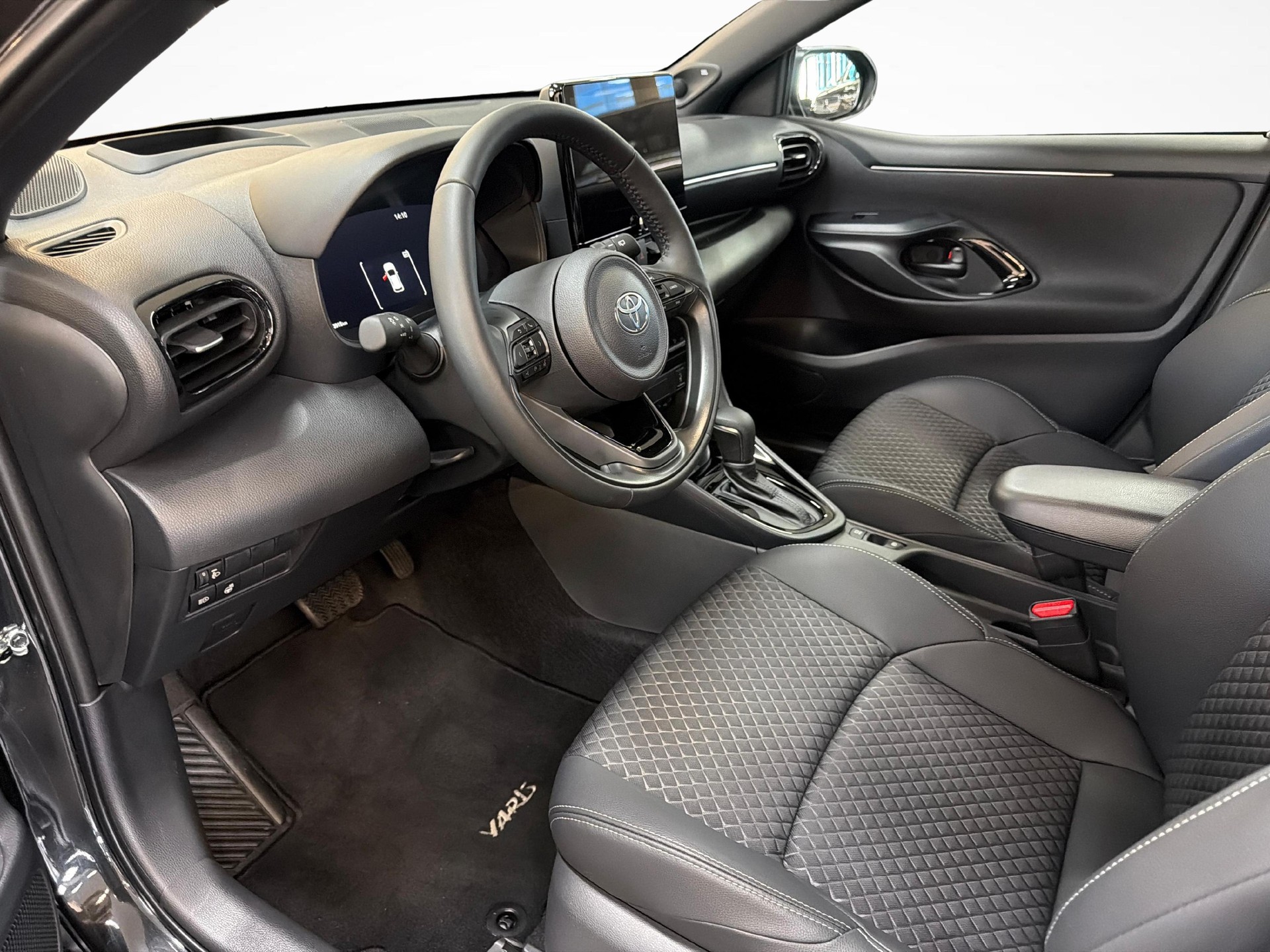 TOYOTA Yaris 1.5 VVT-i HSD Premium-image-10