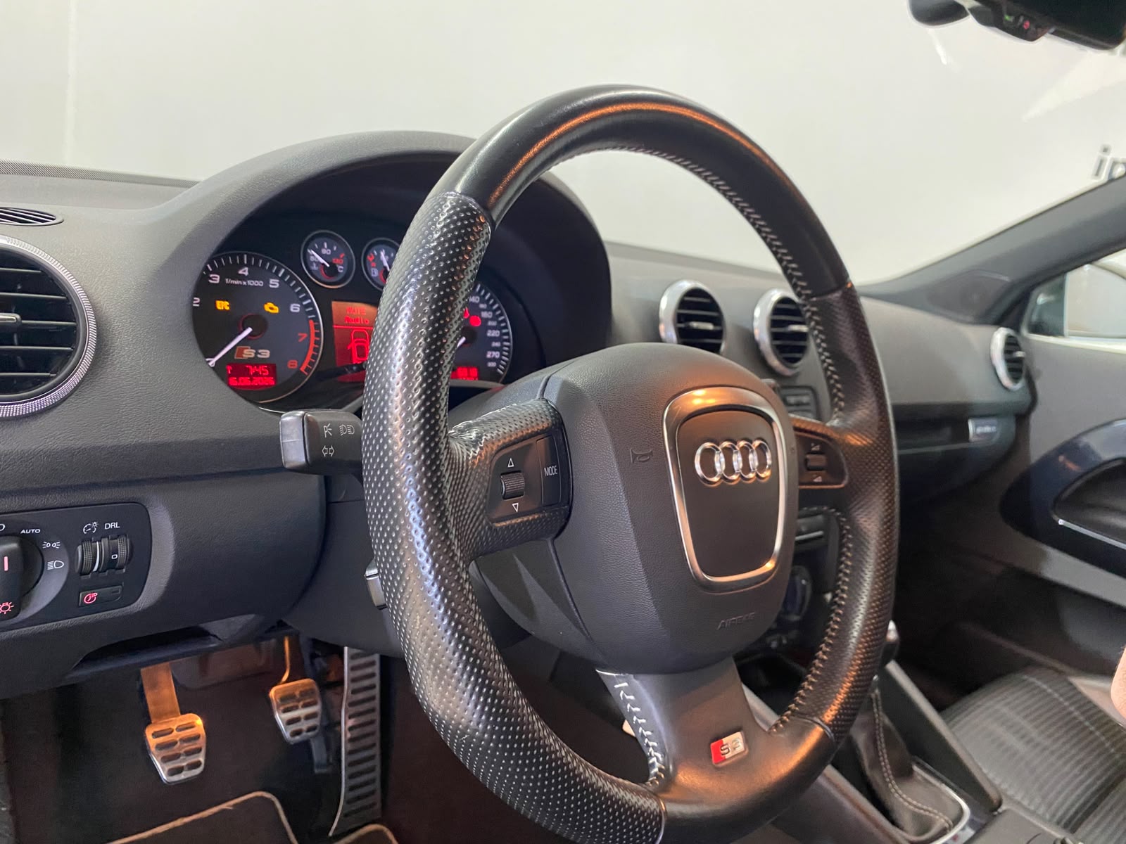 AUDI S3 2.0 Turbo FSI quattro-image-5