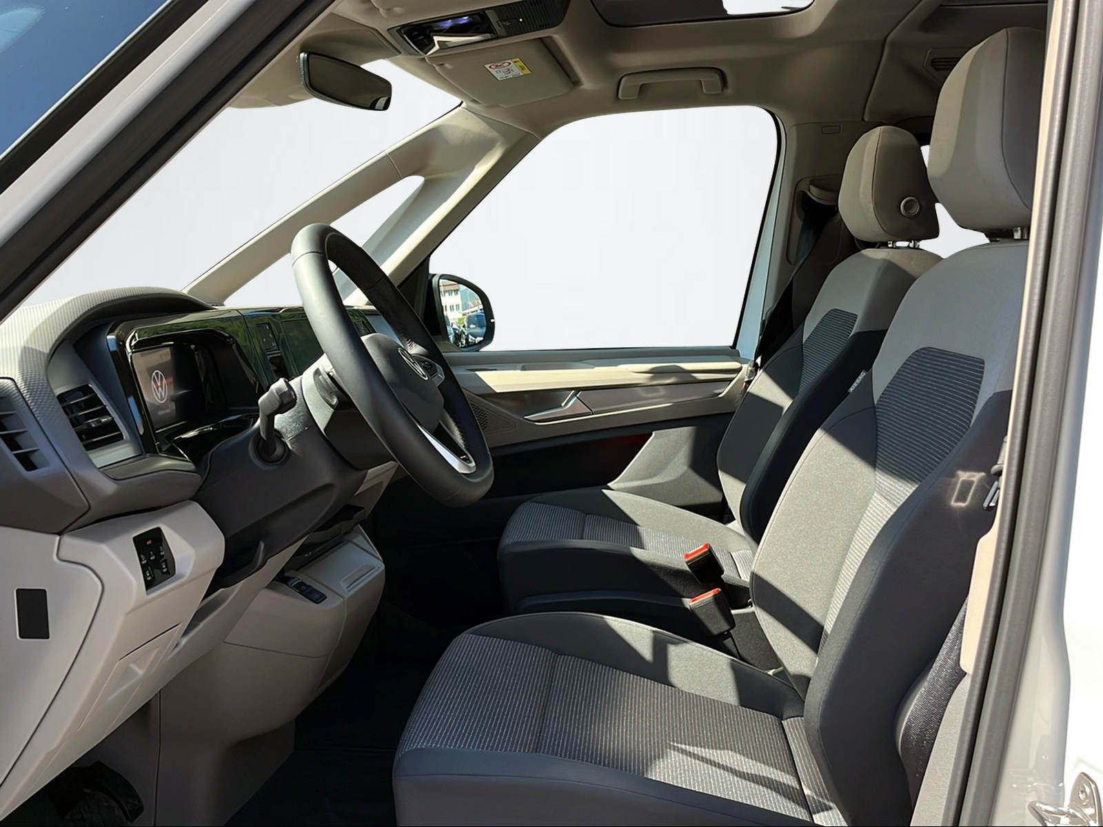 VW Multivan LI kurz 177 1.5 eHyb 1500ccm 177PS/130kW 4 Zylinder TSI eHybrid Benzin / elektrisch-image-7