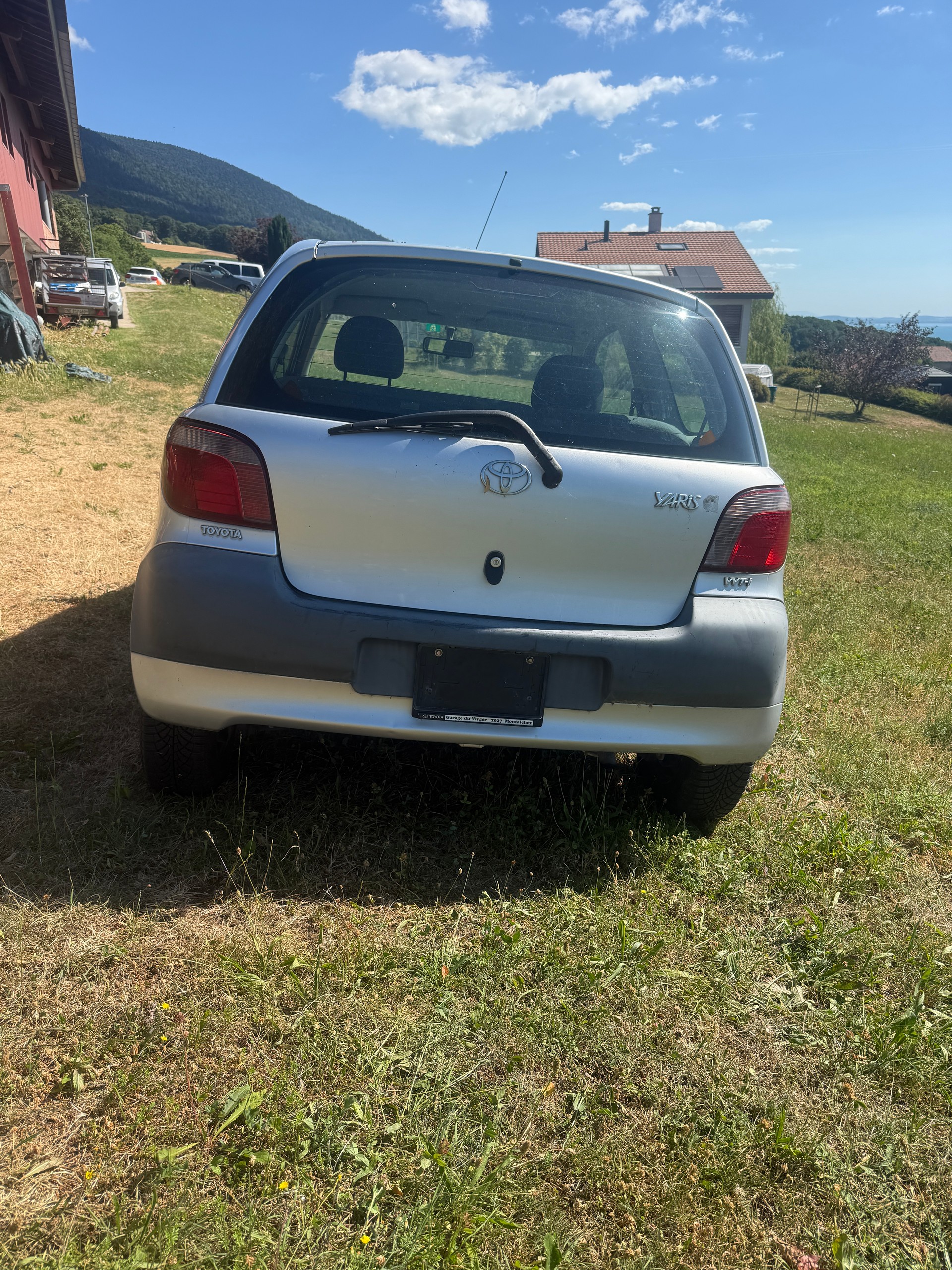 TOYOTA Yaris 1.0 Linea Luna-image-3