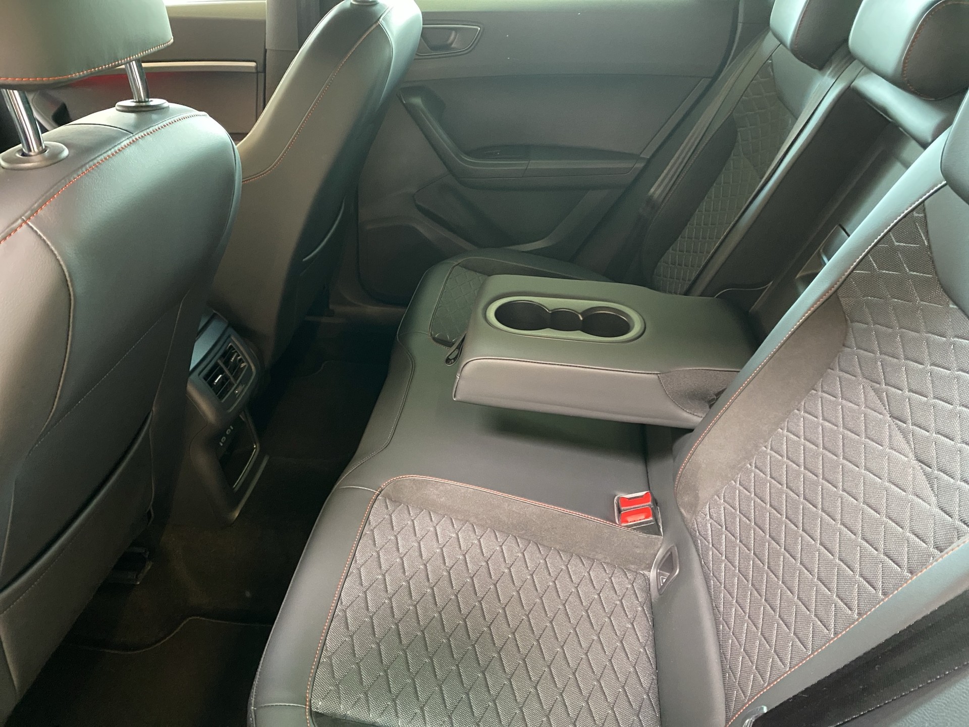 SEAT Ateca 2.0 TSI Hola FR 4Drive DSG-image-11