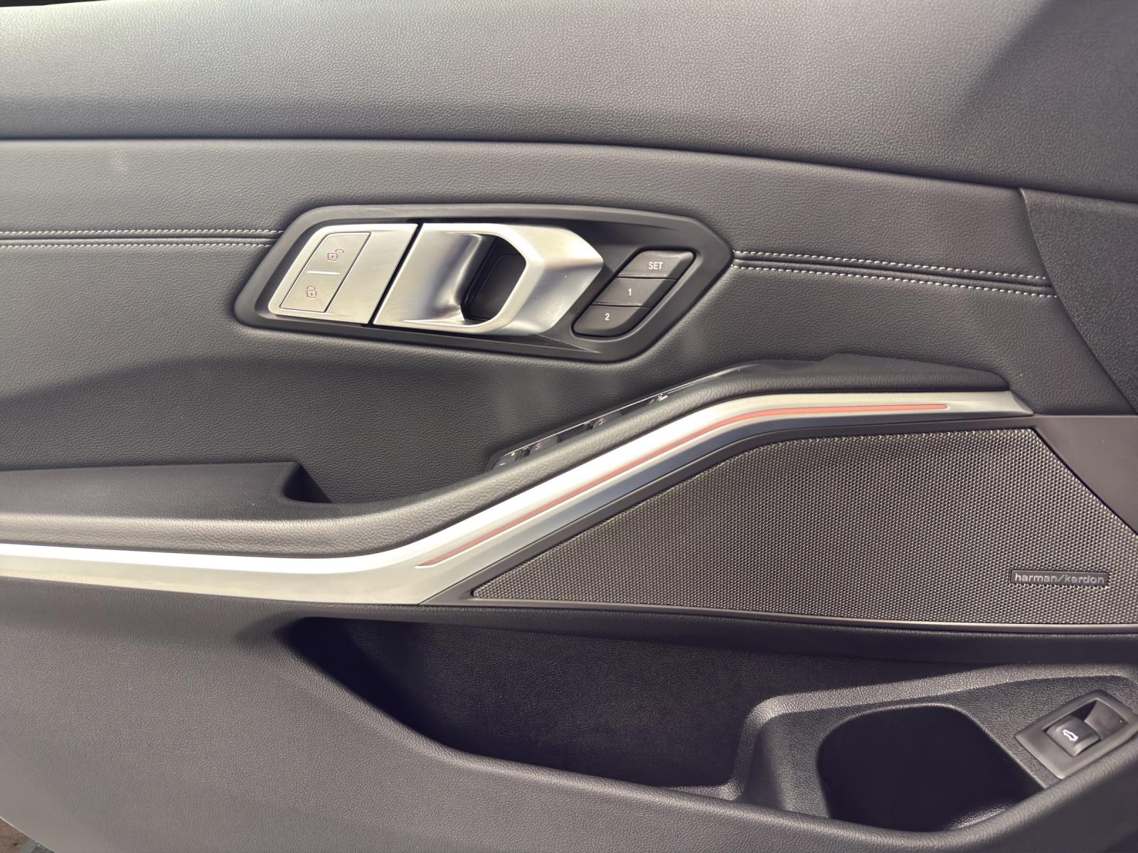 BMW M340i xDrive Touring-image-14