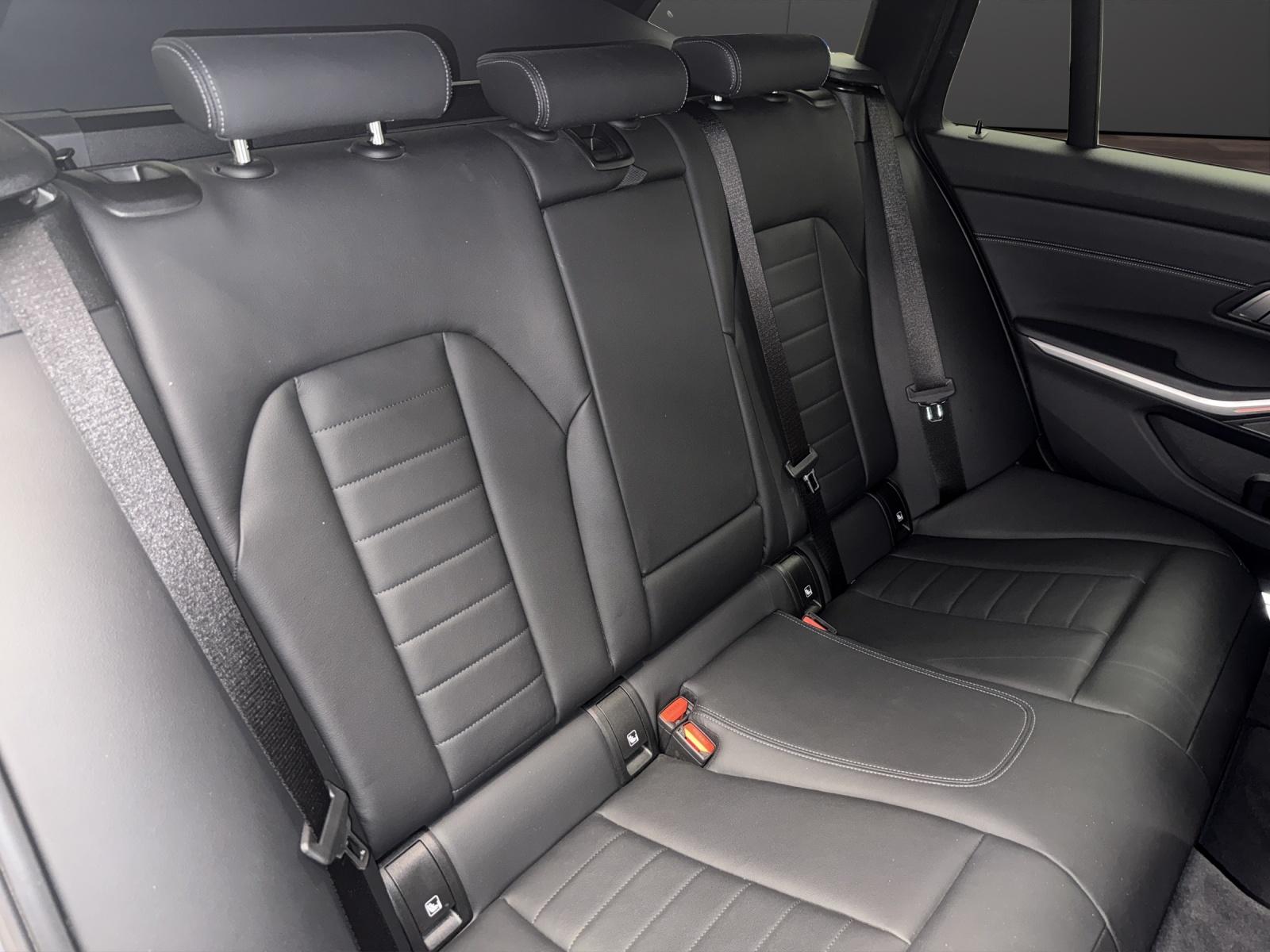 BMW M340i xDrive Touring-image-18