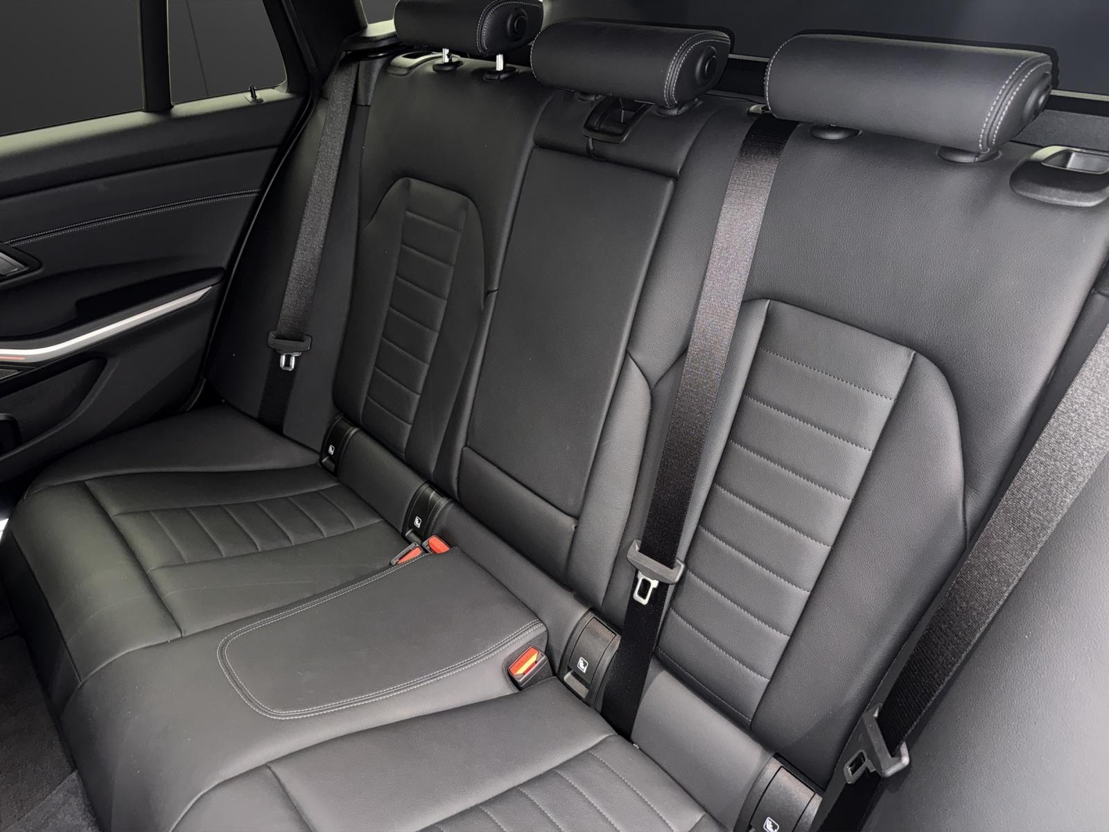 BMW M340i xDrive Touring-image-15