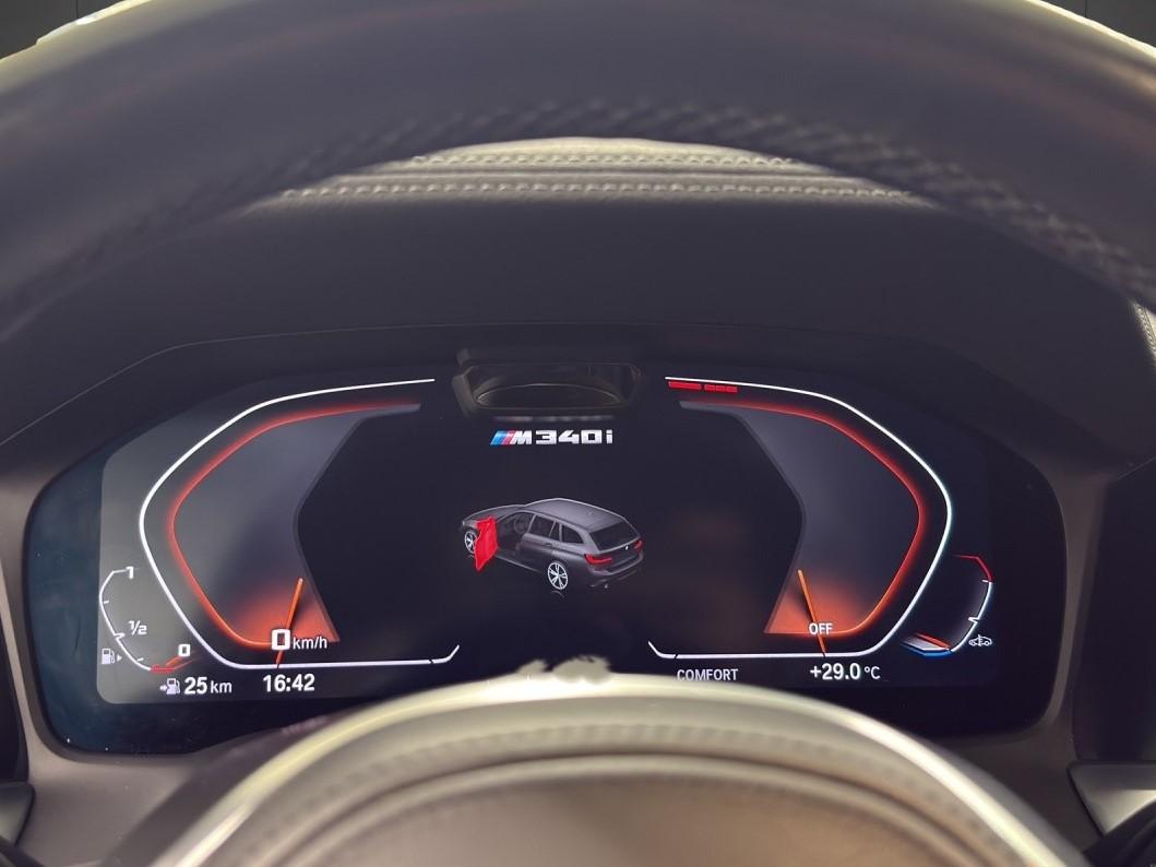 BMW M340i xDrive Touring-image-13