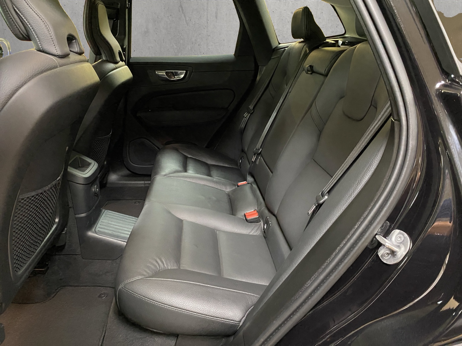 VOLVO XC60 T6 eAWD PluginHybrid Xcentric Geartronic-image-12