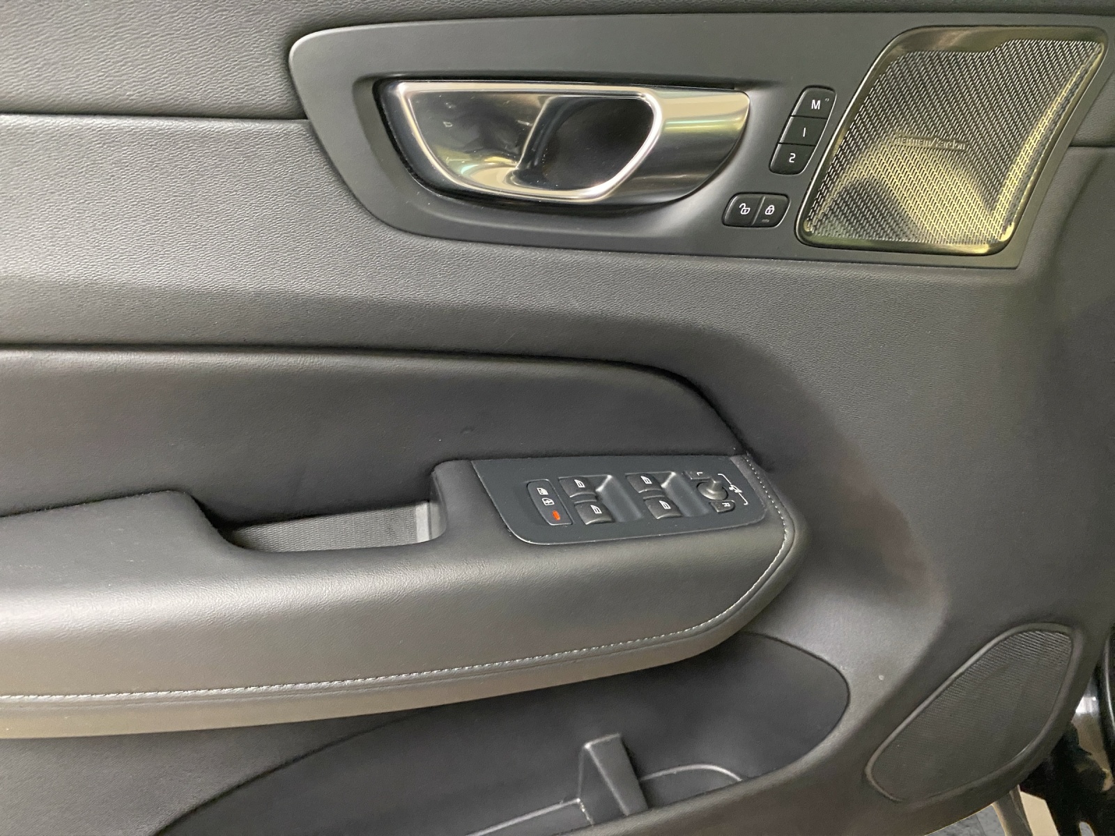 VOLVO XC60 T6 eAWD PluginHybrid Xcentric Geartronic-image-8