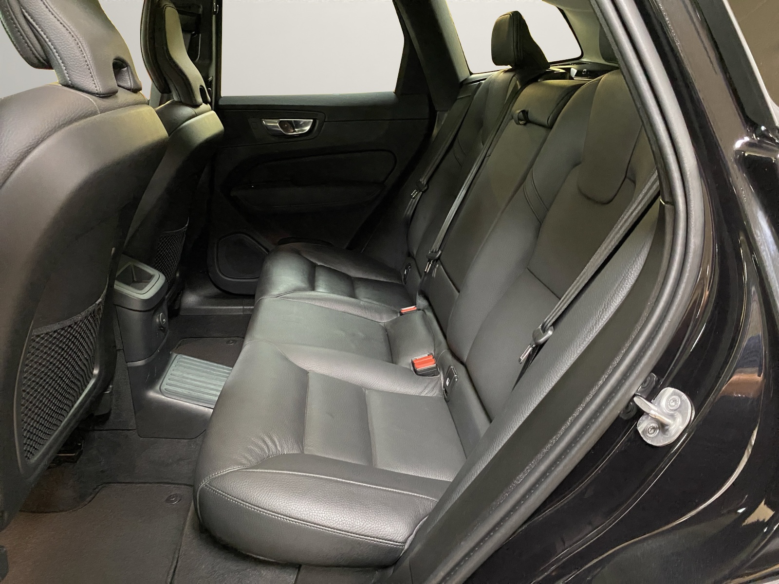 VOLVO XC60 T6 eAWD PluginHybrid Xcentric Geartronic-image-12