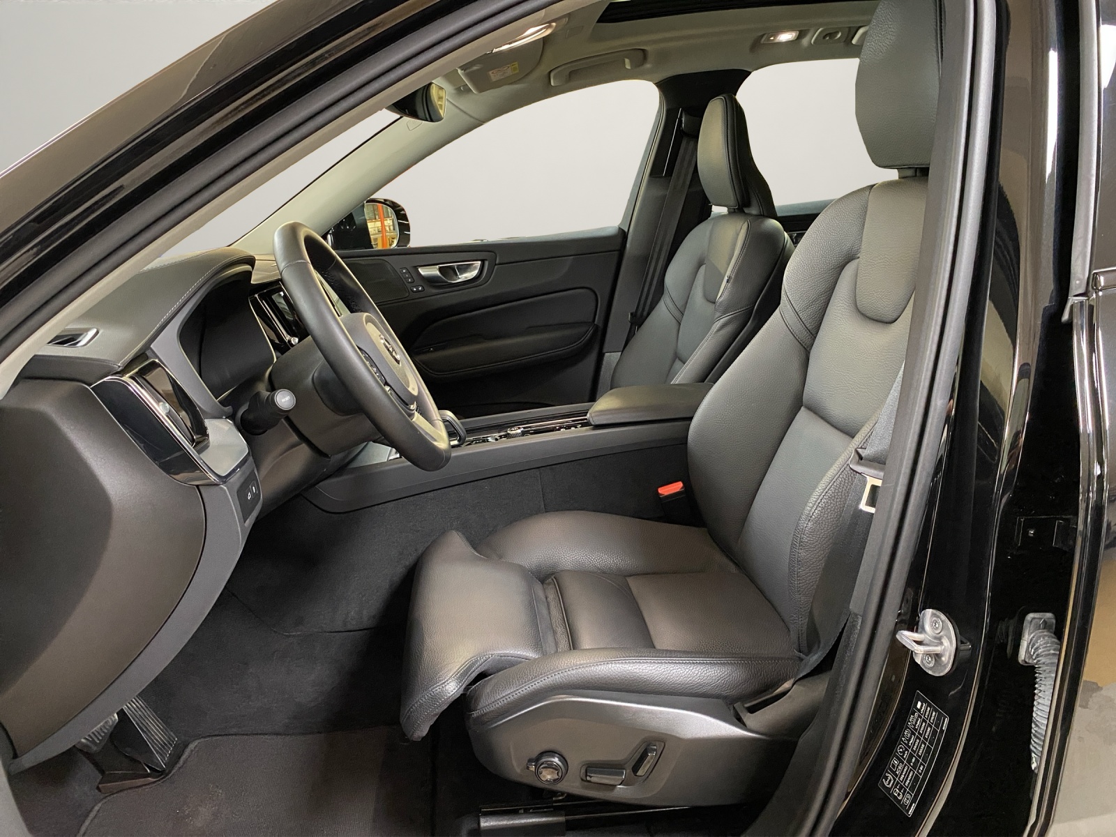 VOLVO XC60 T6 eAWD PluginHybrid Xcentric Geartronic-image-7