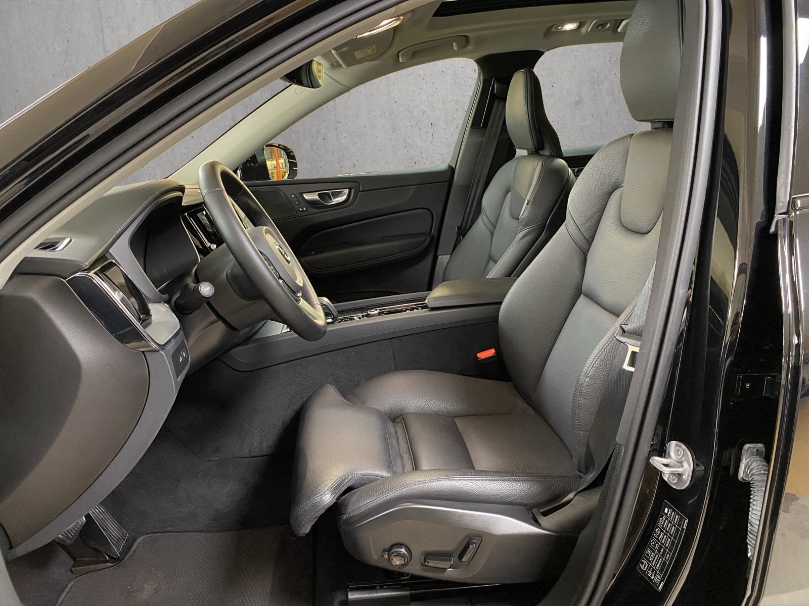 VOLVO XC60 T6 eAWD PluginHybrid Xcentric Geartronic-image-7